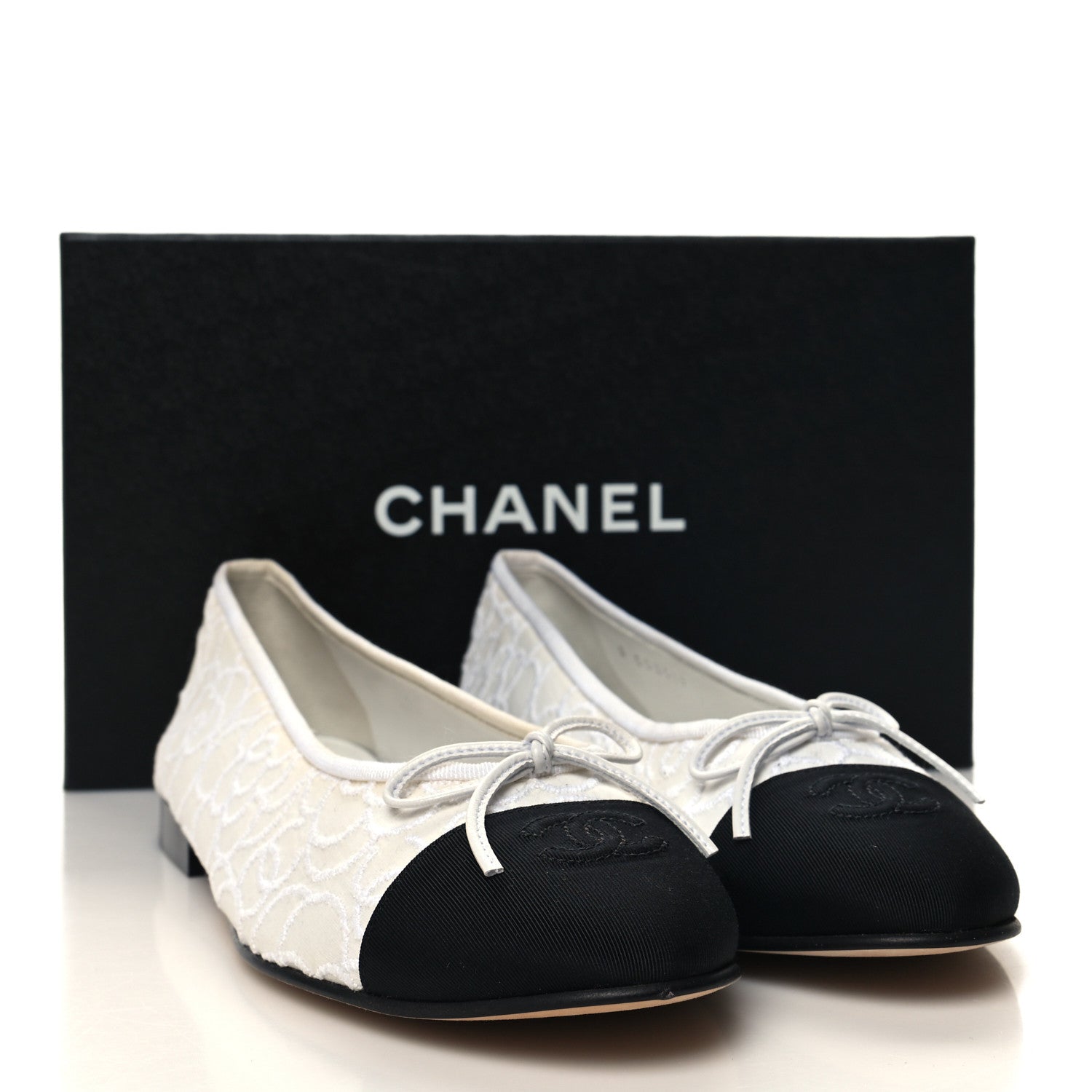 Chanel Fabric Camellia Embroidered Grosgrain Cap Toe Ballerina Flats 39.5 White Black 10 of 10