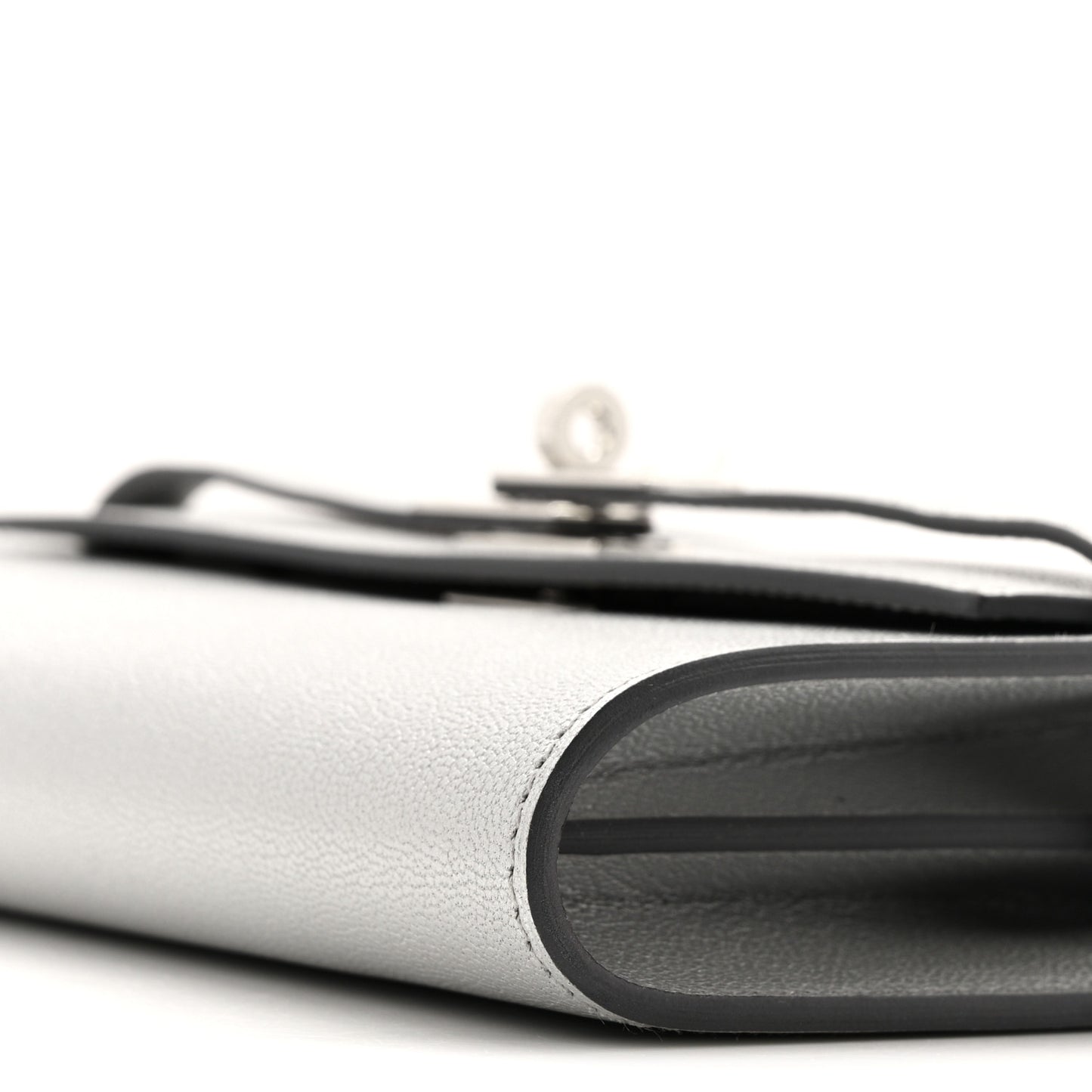 Metallic Chevre Chamkilight Kelly Wallet To Go Argent