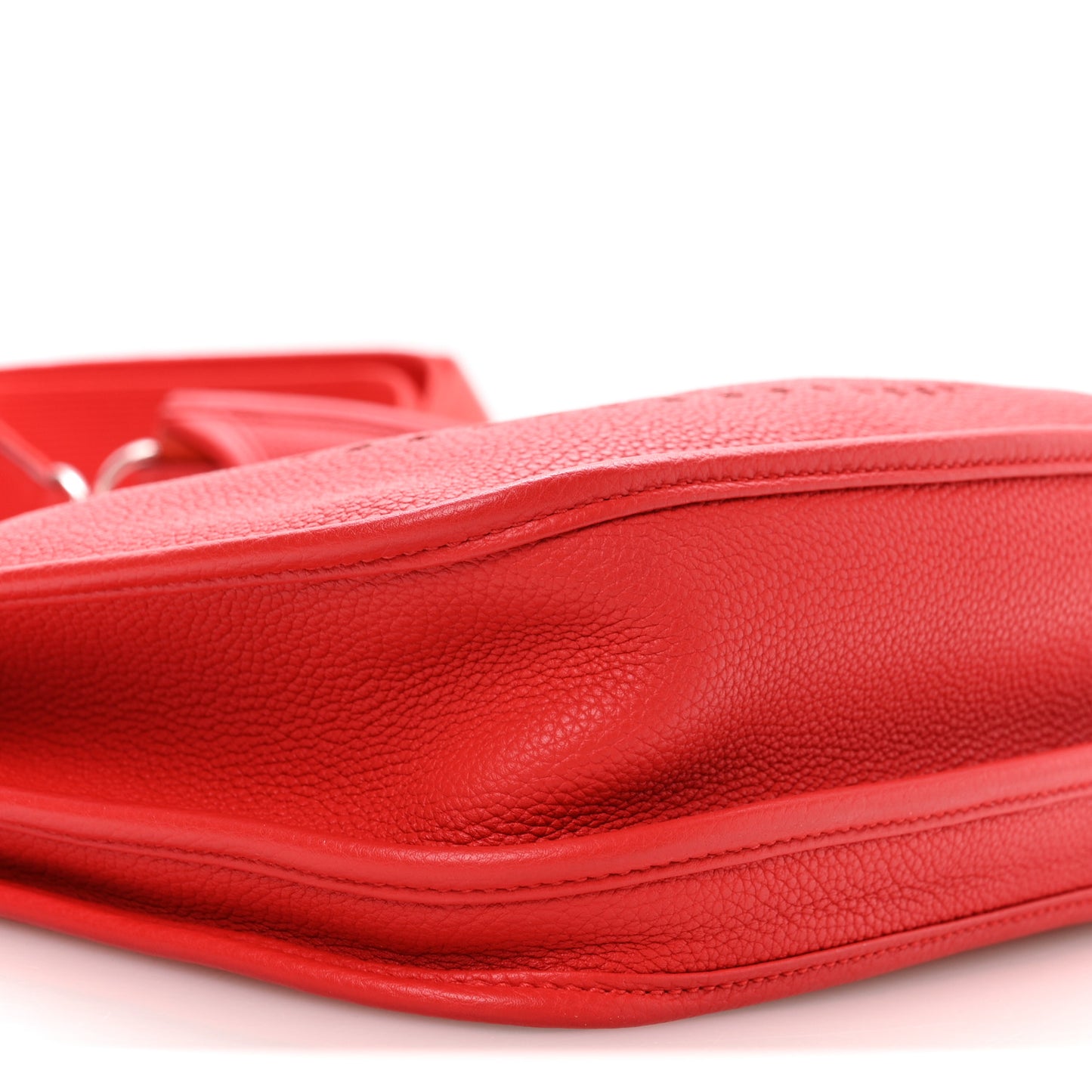Taurillon Clemence EVELYNE III PM Rouge de Coeur