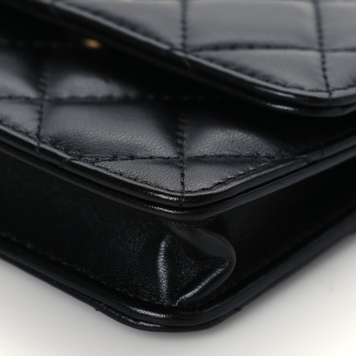 Lambskin Resin Quilted Clutch With Chain Black