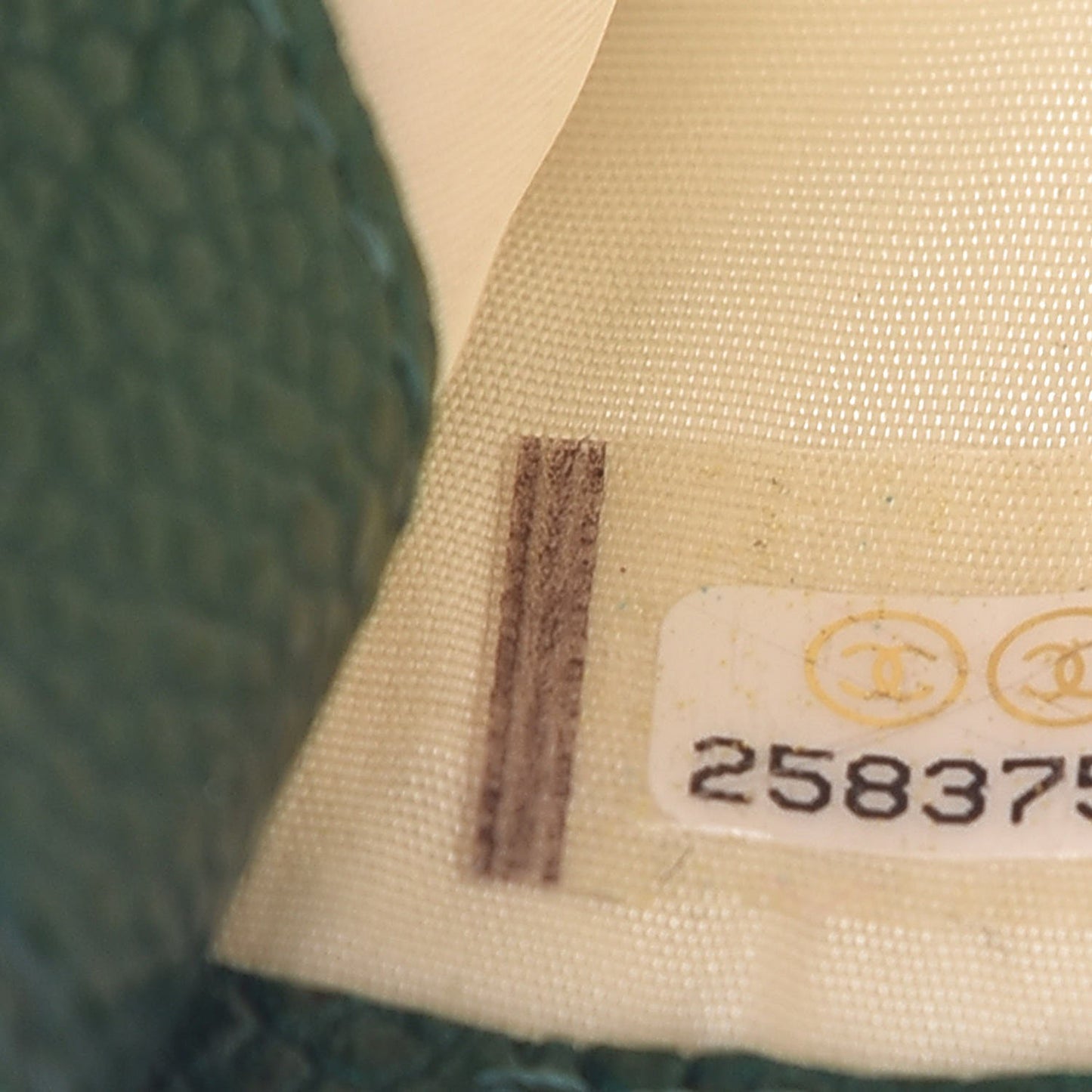 Metallic Caviar Quilted Card Holder Green