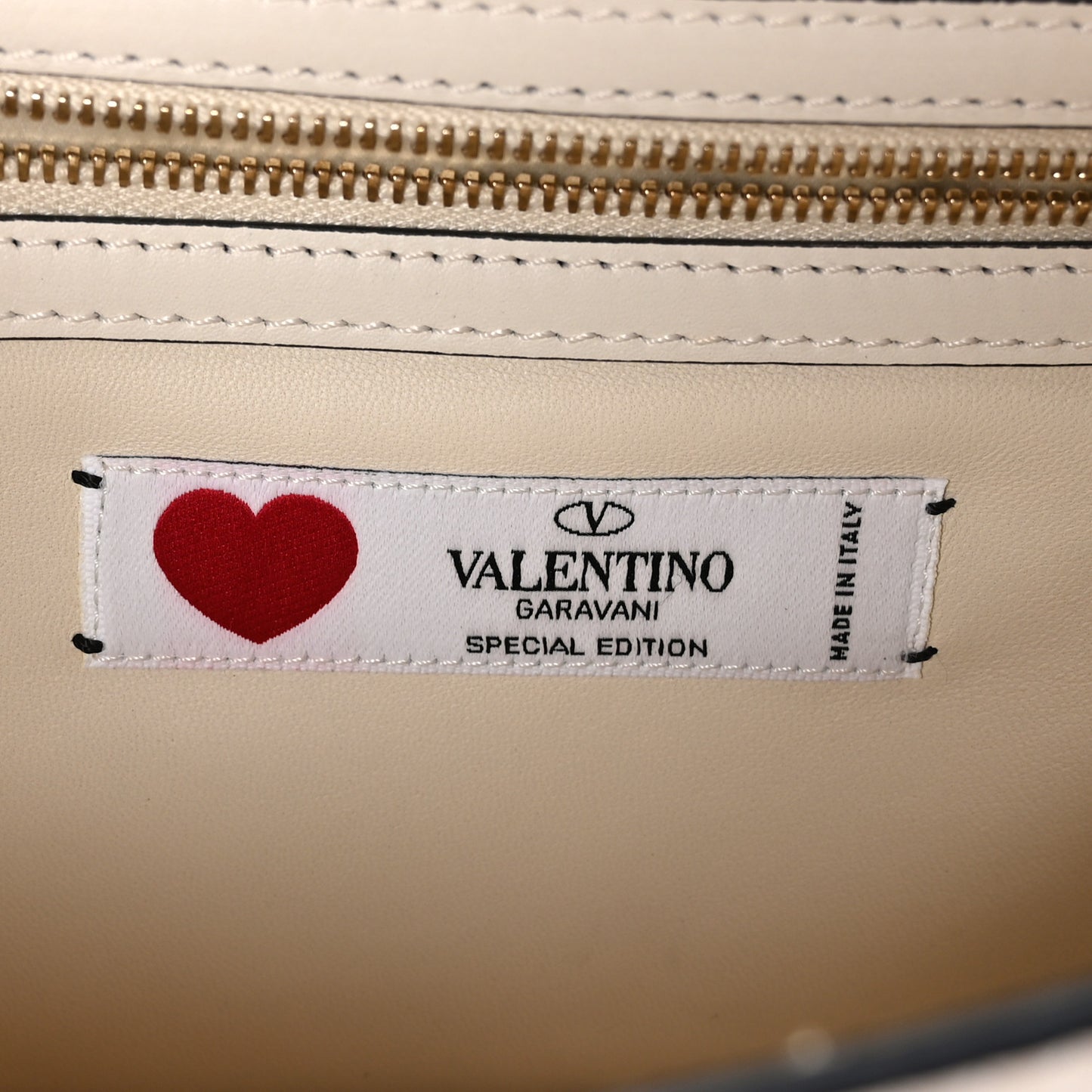 Nappa Painted Heart Medium Glam Lock Rockstud Flap White