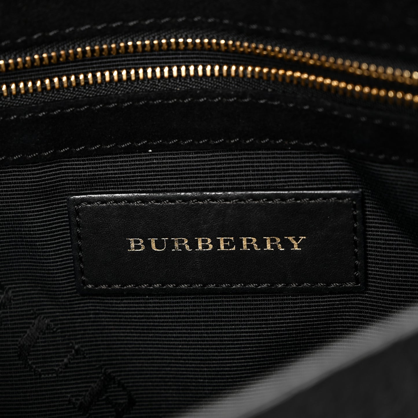 Signature Grain Medium Mildenhall Crossbody Bag Black