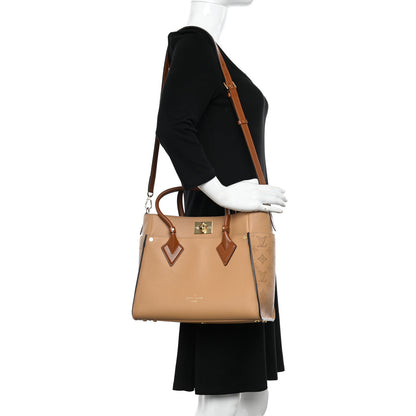Louis Vuitton Mahina On My Side Arizona 2 of 12