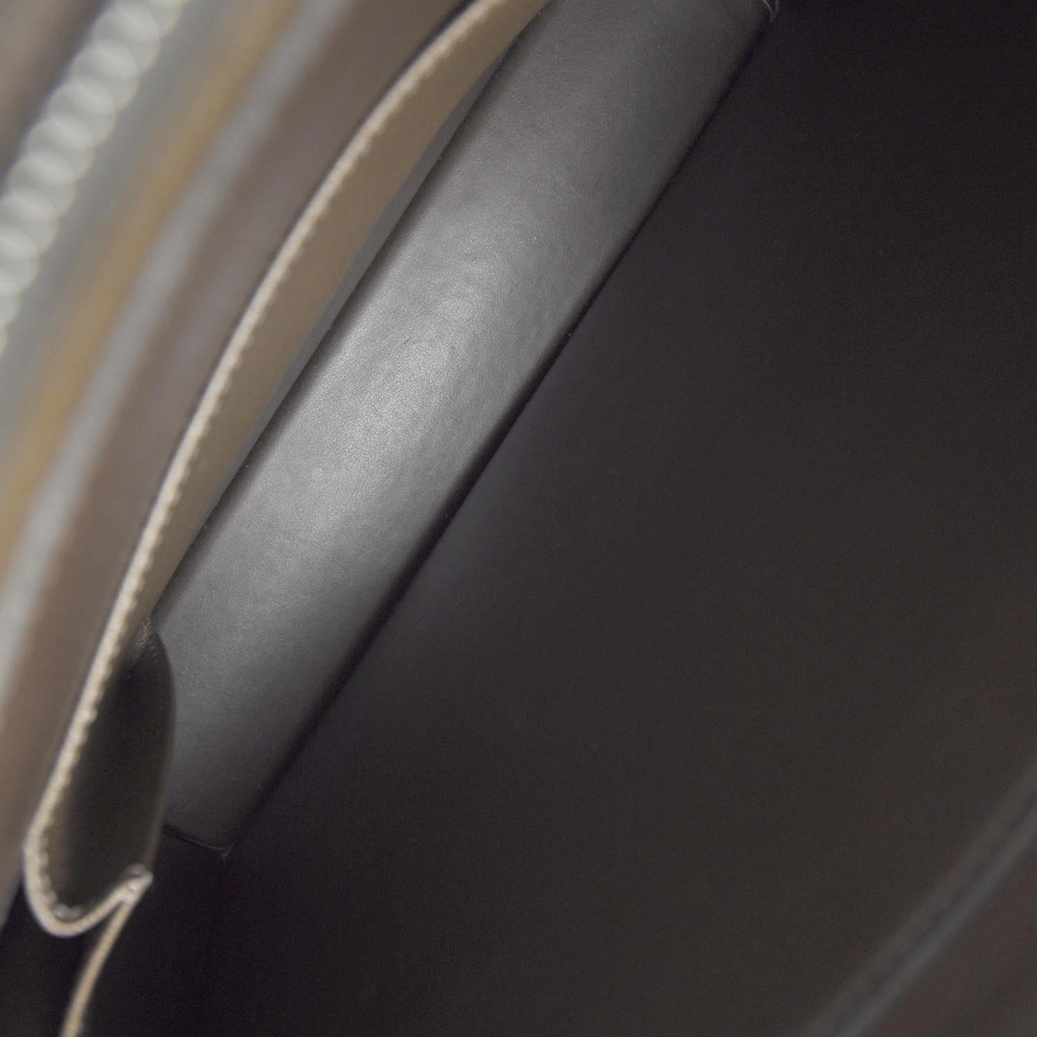 Louis Vuitton Taiga Lozan Grizzli 6 of 7