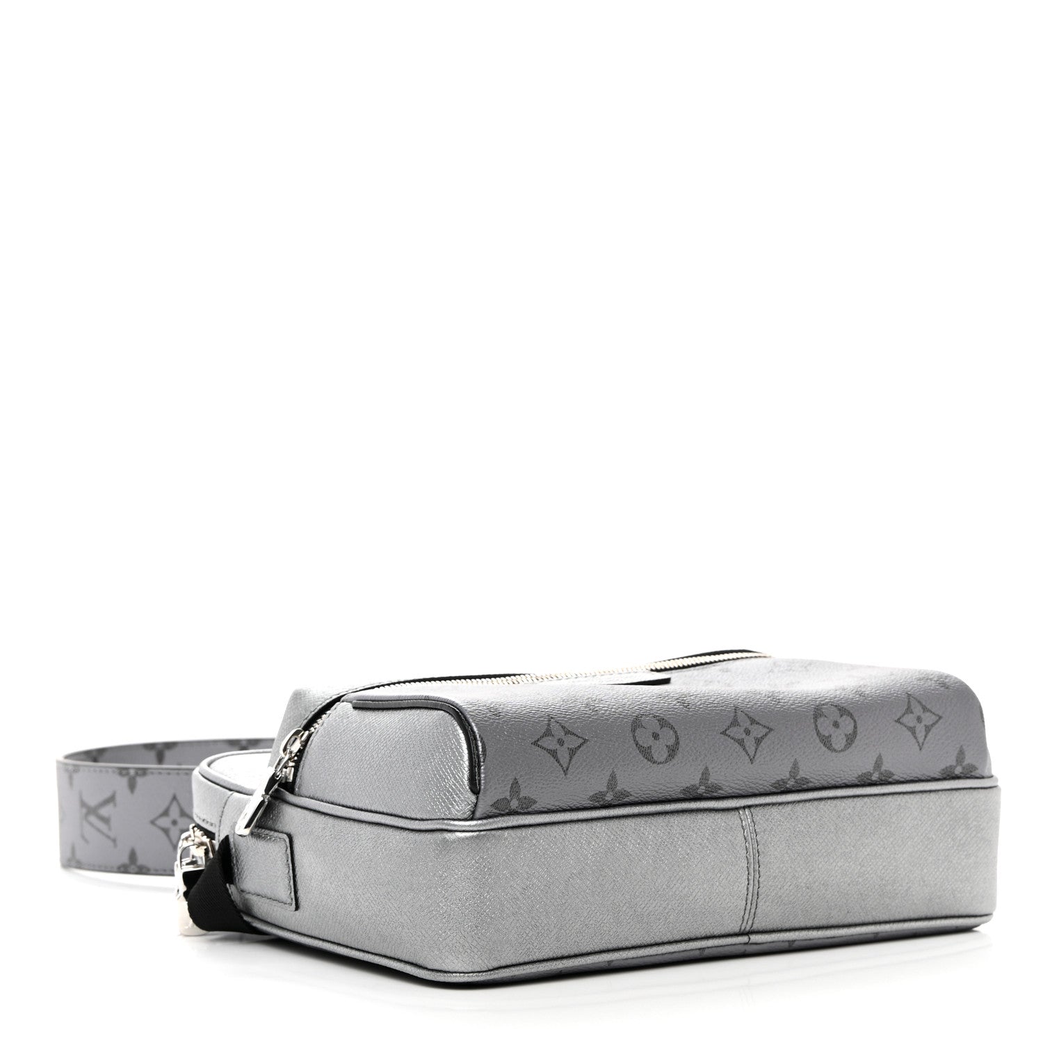 Louis Vuitton Taigarama Outdoor Messenger Gunmetal 4 of 10