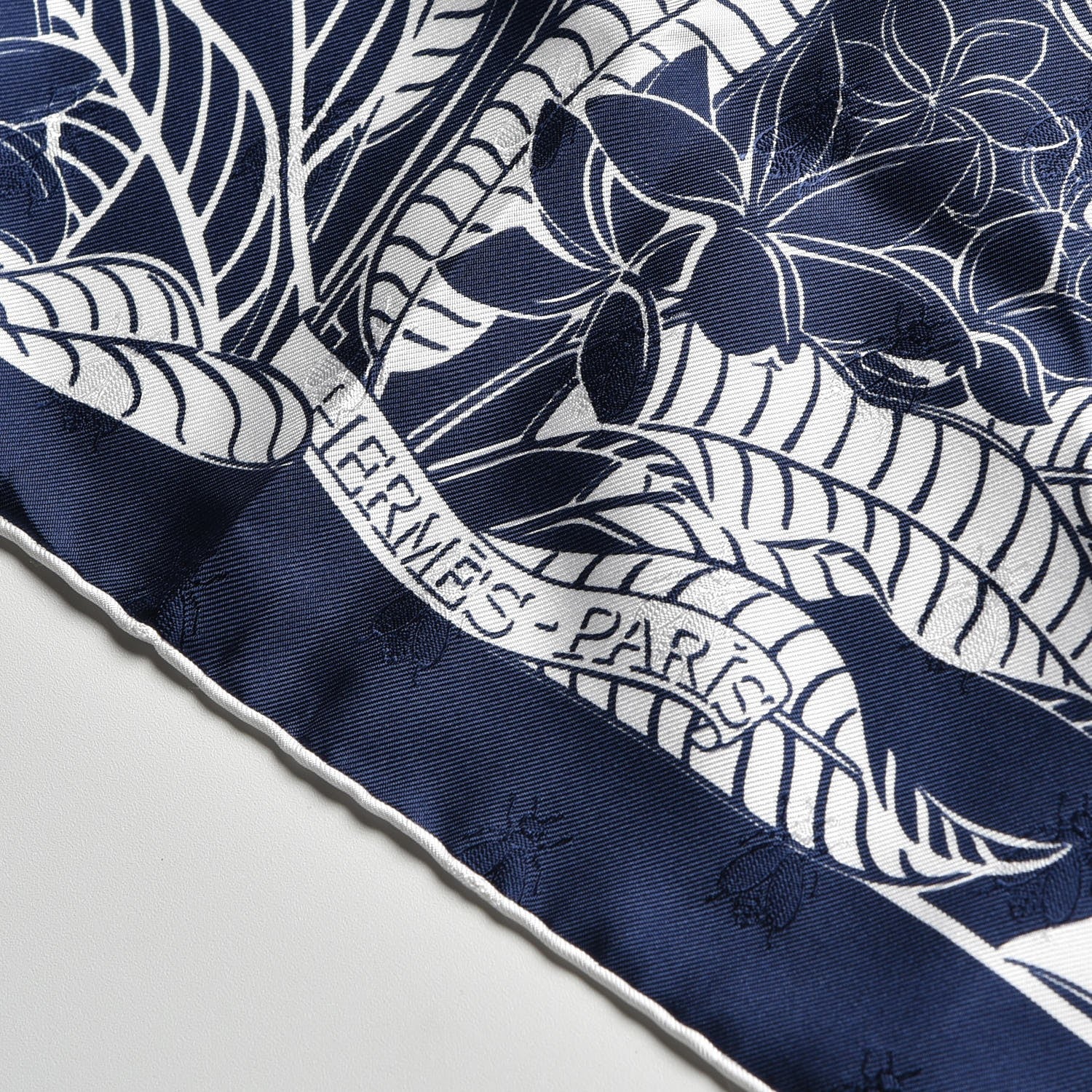 Hermes Silk Tatouage Flamingo Party Scarf 90 Bleu Blanc 3 of 6