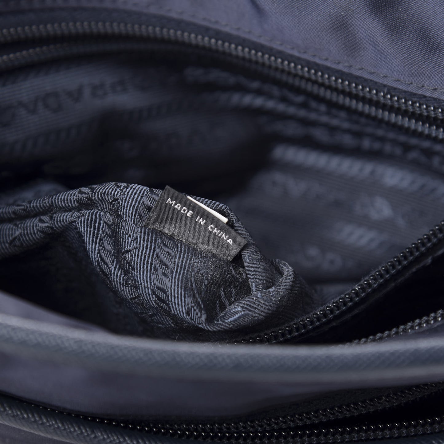 Tessuto Nylon Saffiano Flat Messenger Bag Baltico