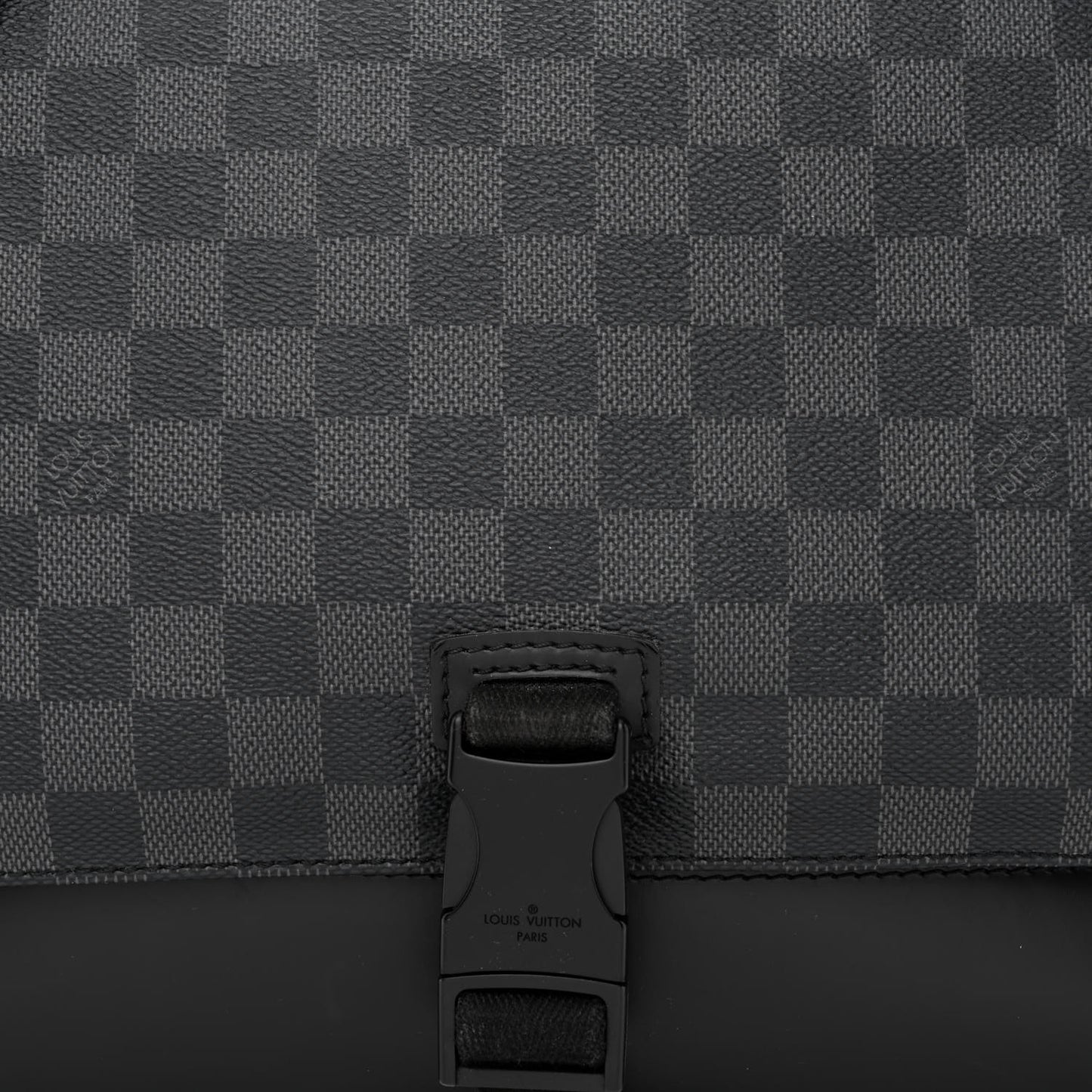 Damier Graphite Skyline Messenger MM