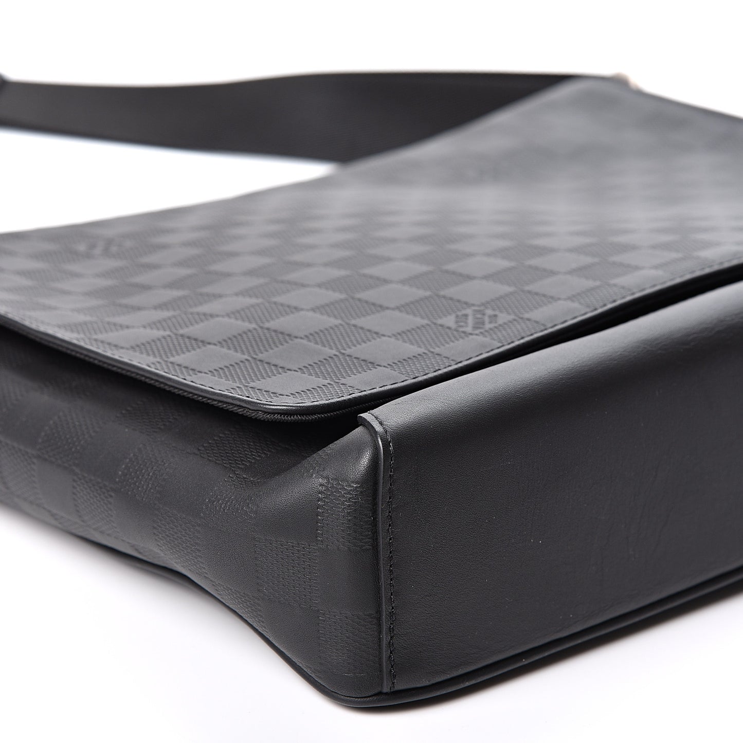 Damier Infini District MM Onyx