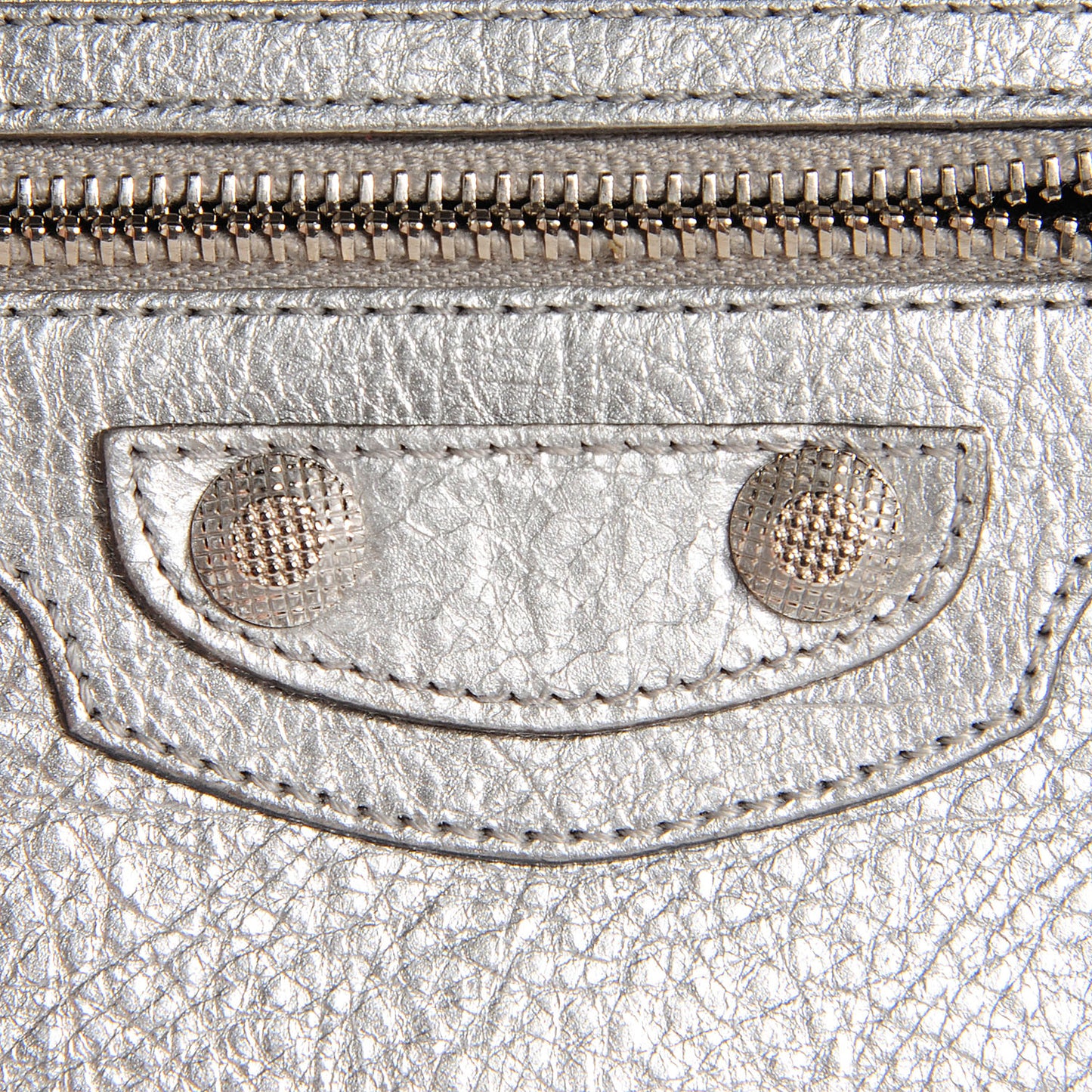 Agneau Giant 12 Silver Hardware Money Wallet Gris Aluminum