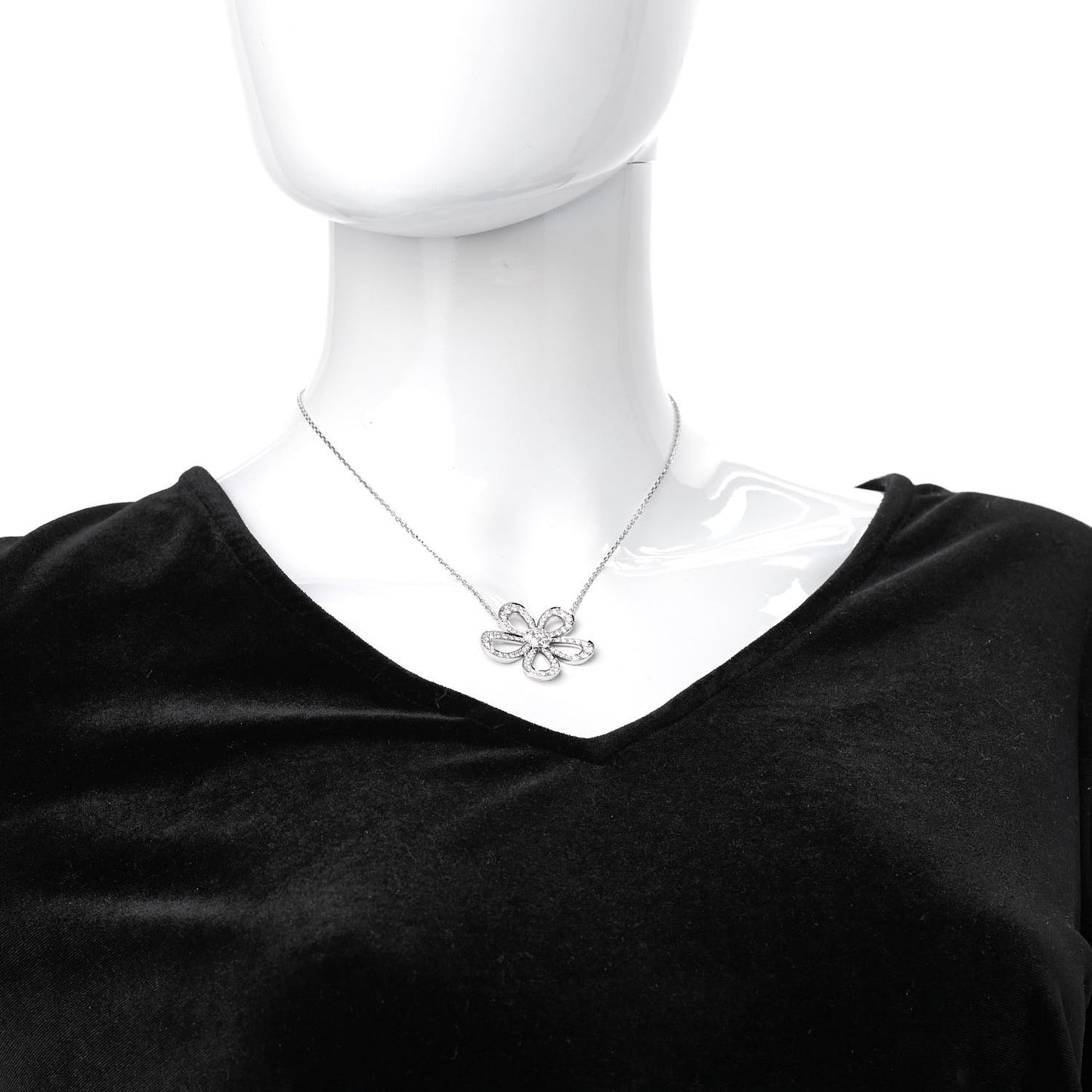18K White Gold Diamond Flowerlace Pendant Necklace