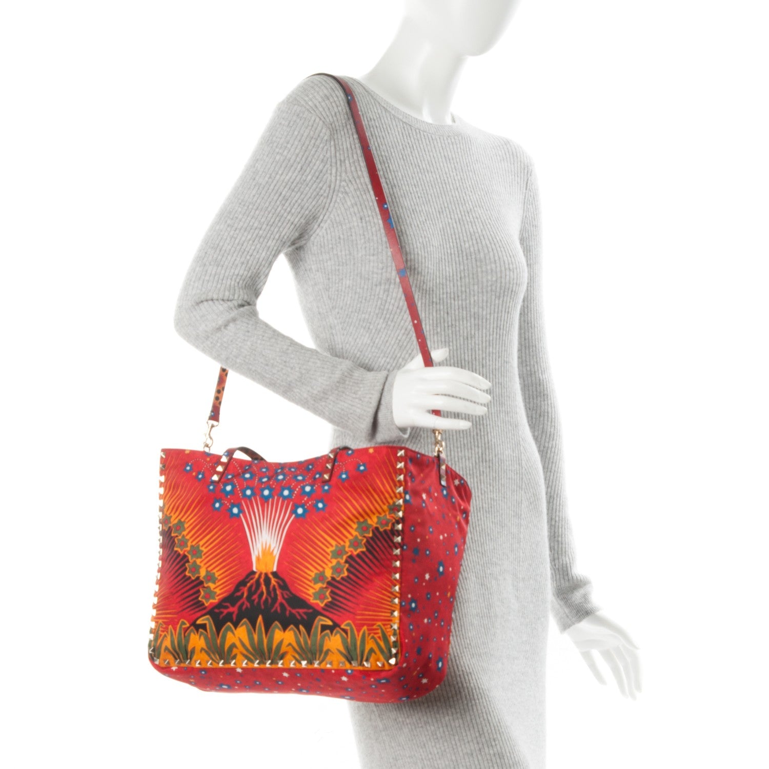 Valentino Garavani Canvas Enchanted Wonderland Medium Rockstud Reversible Tote Rosso 2 of 7