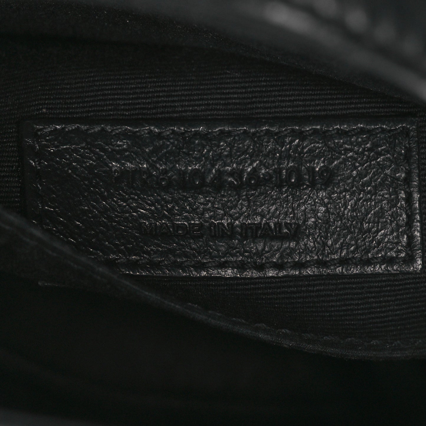 Calfskin Matelasse Chevron Round Vinyle Camera Bag Black