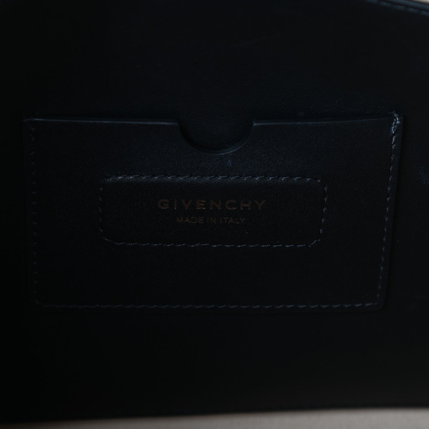 Smooth Calfskin Medium Soft Antigona Black