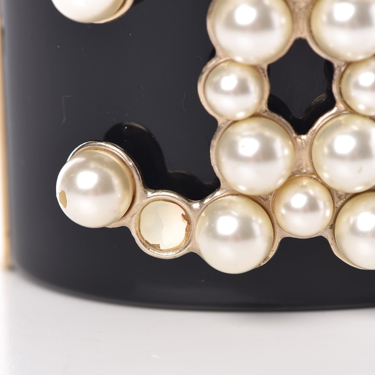 Resin Pearl CC Cuff Black