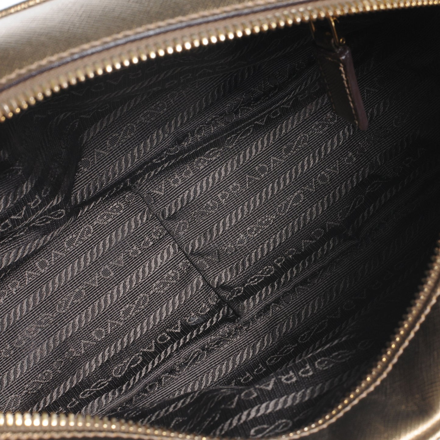 Saffiano Lux Boston Metal Oro