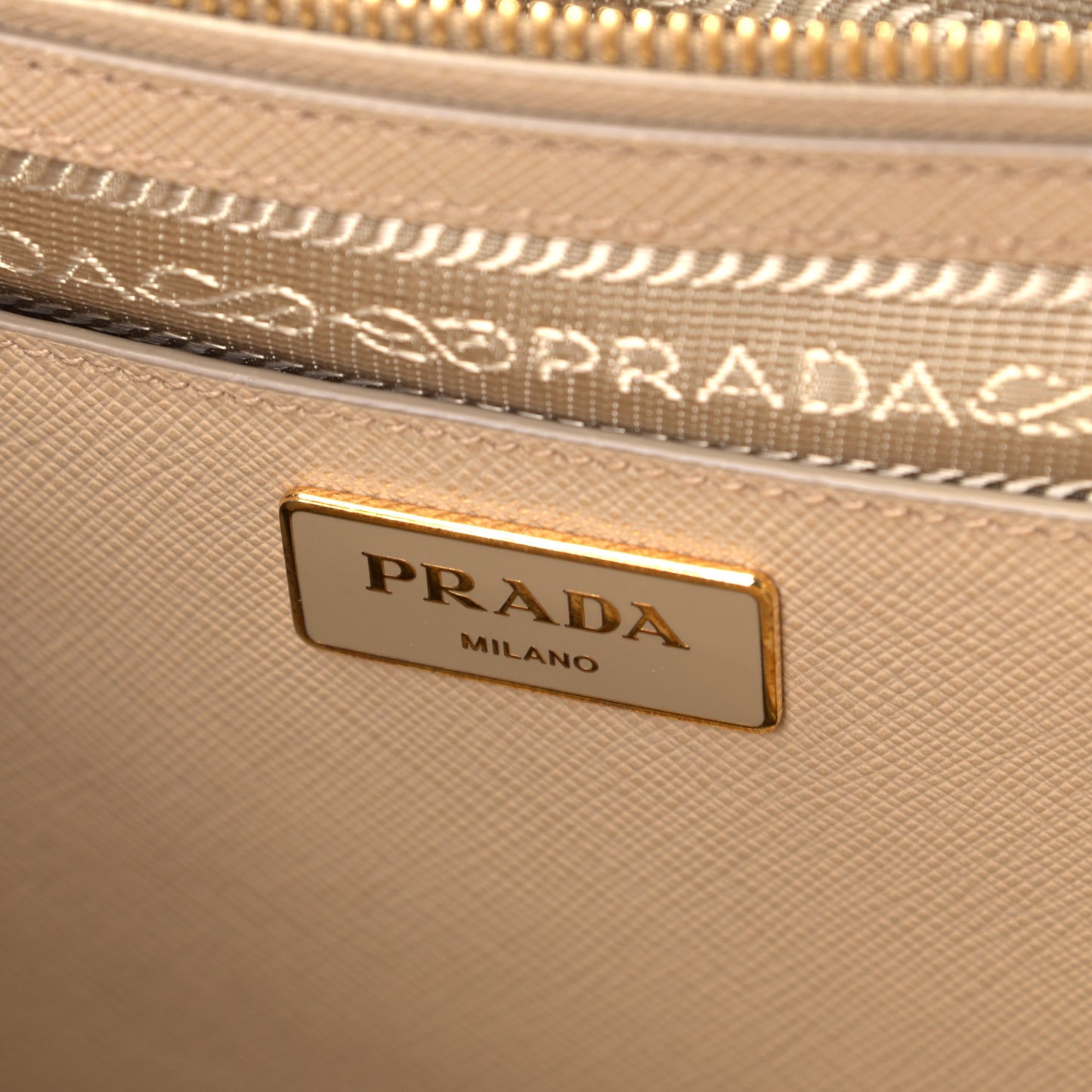 Saffiano Medium Galleria Double Zip Tote Sabbia