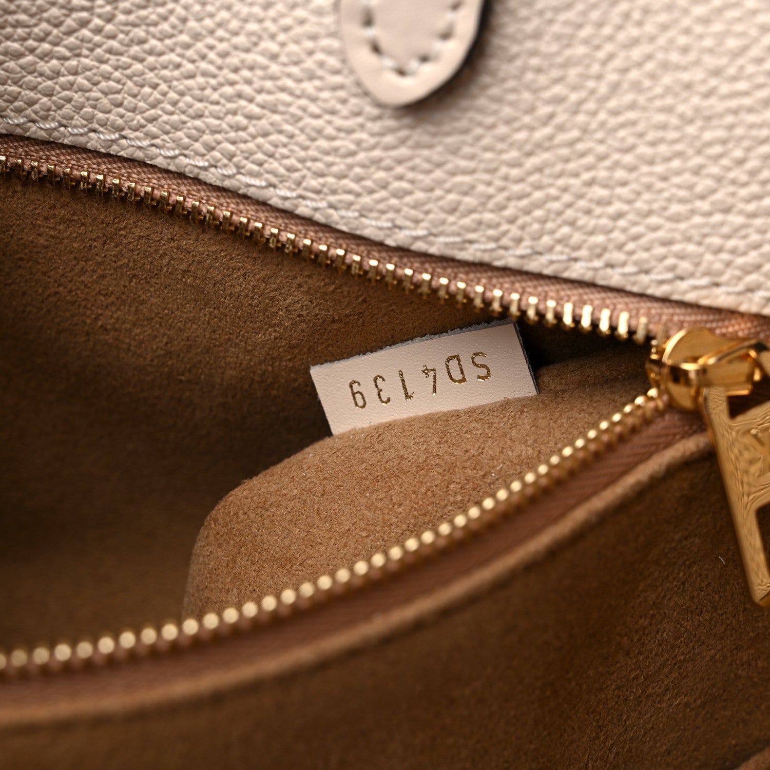 Louis Vuitton Empreinte Monogram Giant Onthego GM Creme 7 of 12