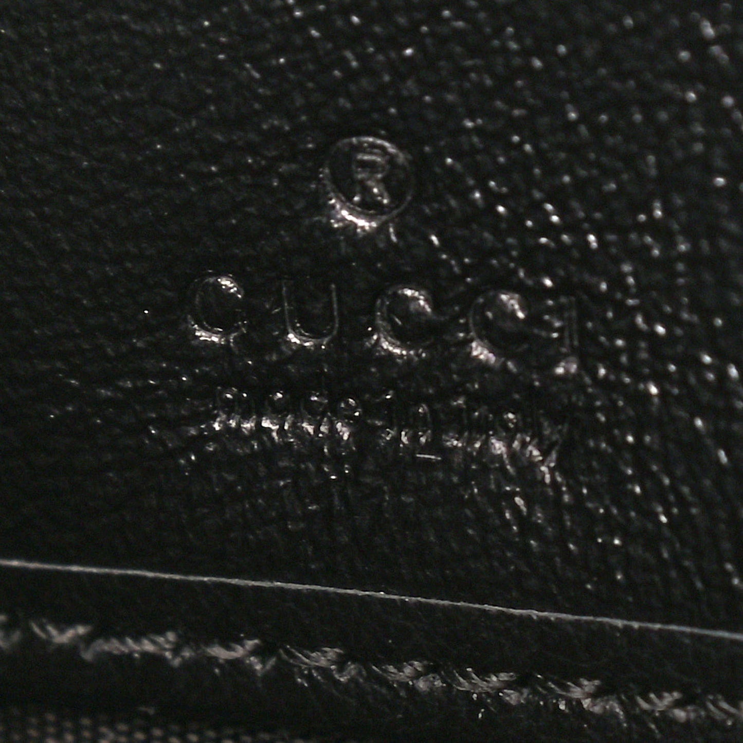 Vintage Effect Calfskin Matelasse Diagonal Torchon GG Marmont Zip Around Wallet Black Romantic Cherry