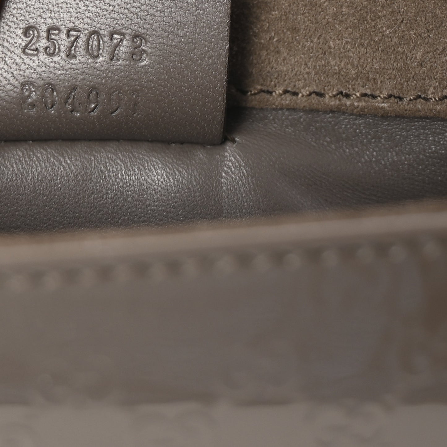 Patent Microguccissima Small Broadway Clutch Grey Field