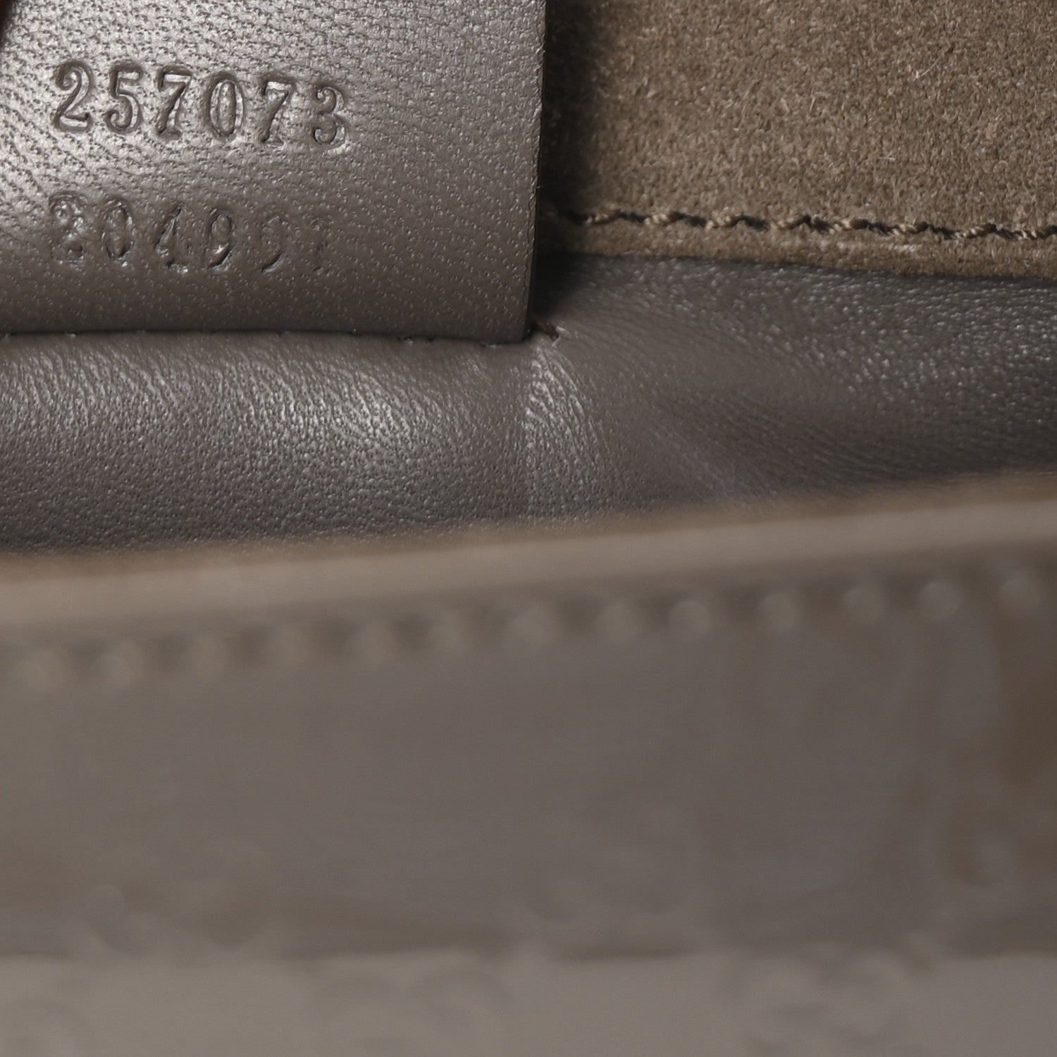 Gucci Patent Microguccissima Small Broadway Clutch Grey Field 7 of 7