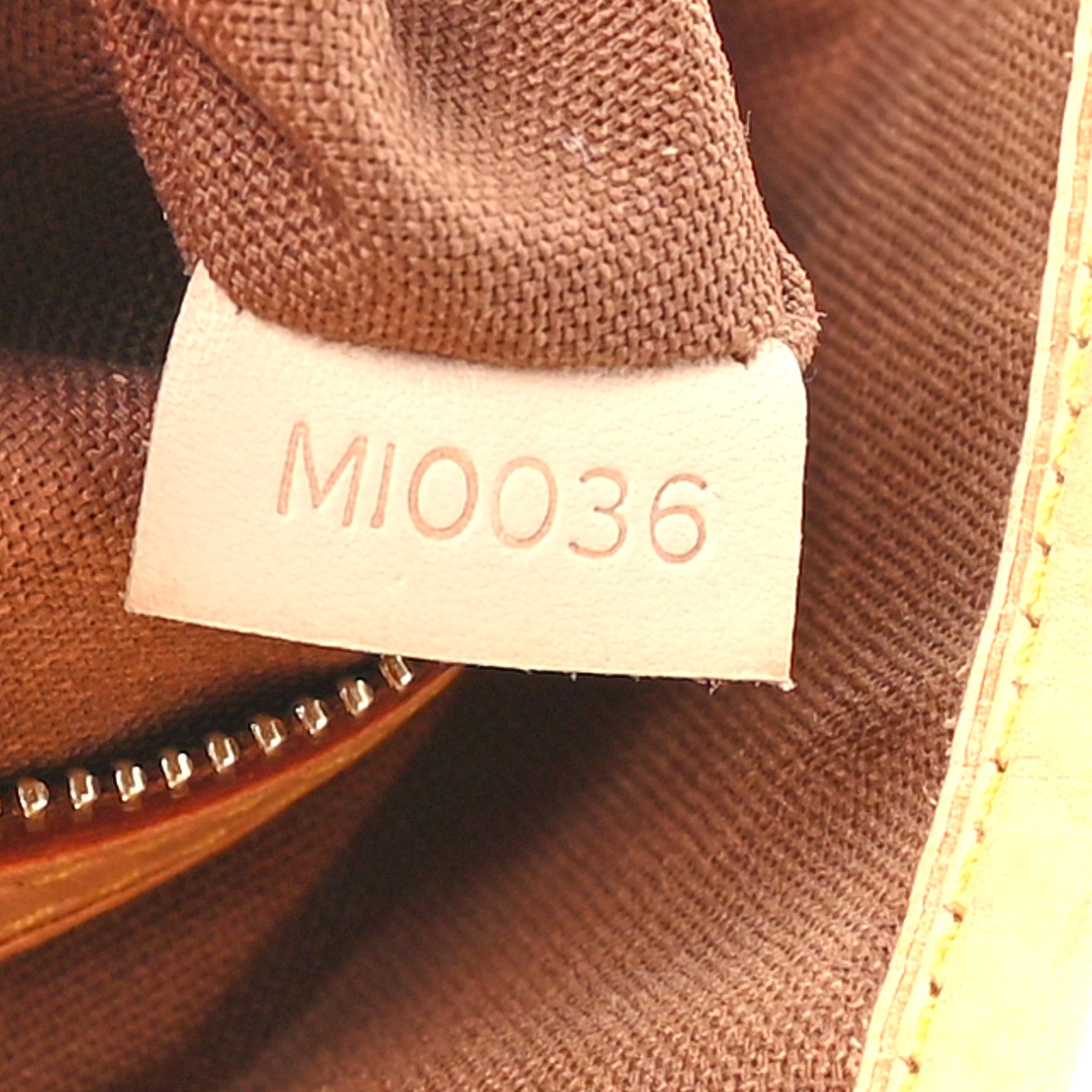 Louis Vuitton Monogram Batignolles Vertical 7 of 13