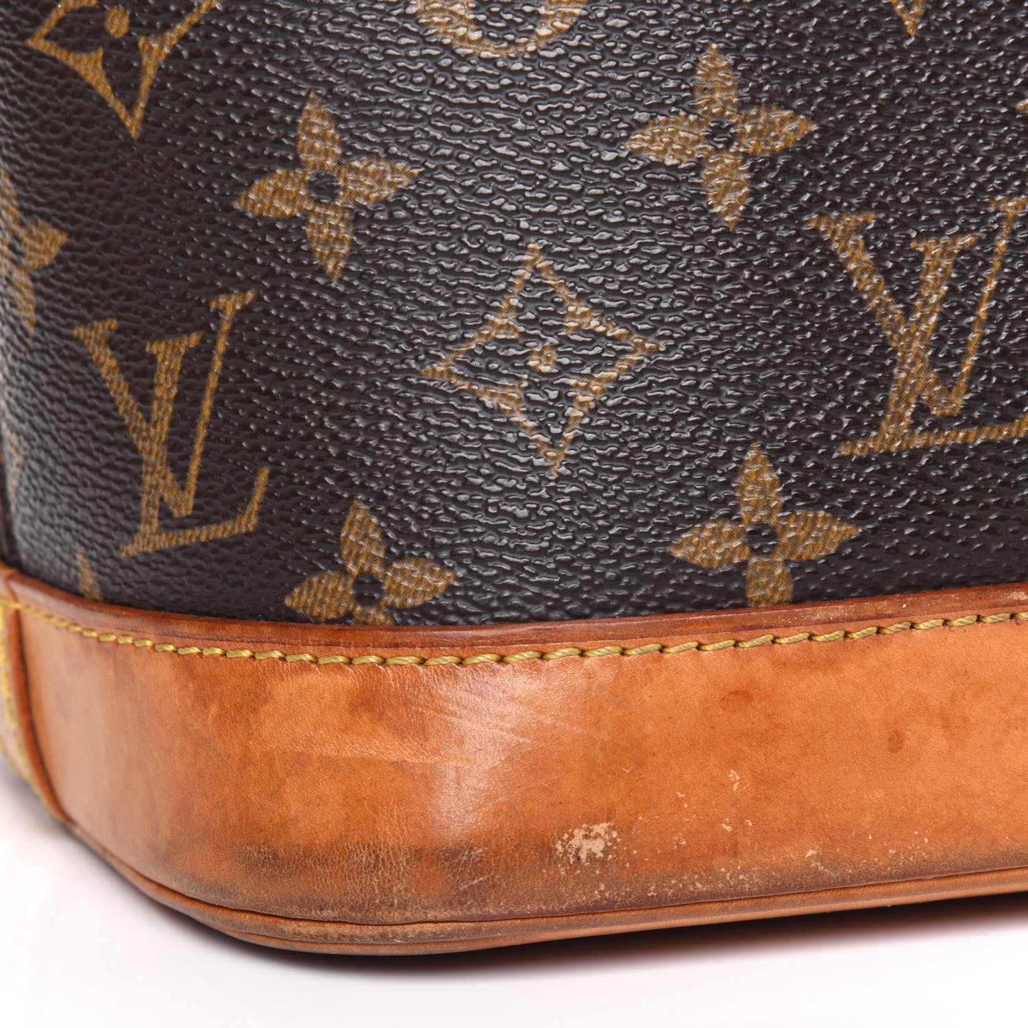 Louis Vuitton Monogram Alma PM 20 of 29