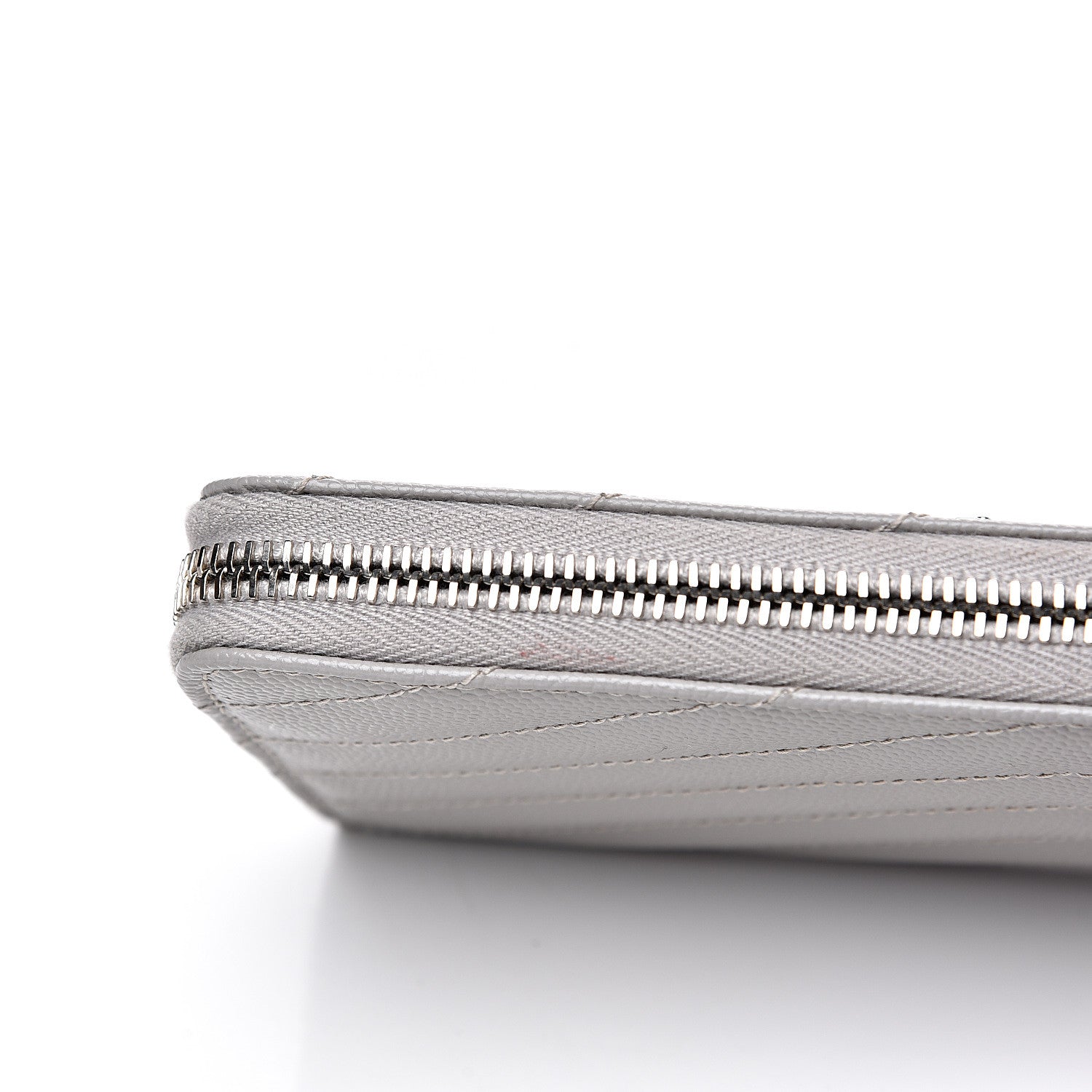 Saint Laurent Grain De Poudre Matelasse Chevron Monogram Zip Around Wallet Granite 7 of 8