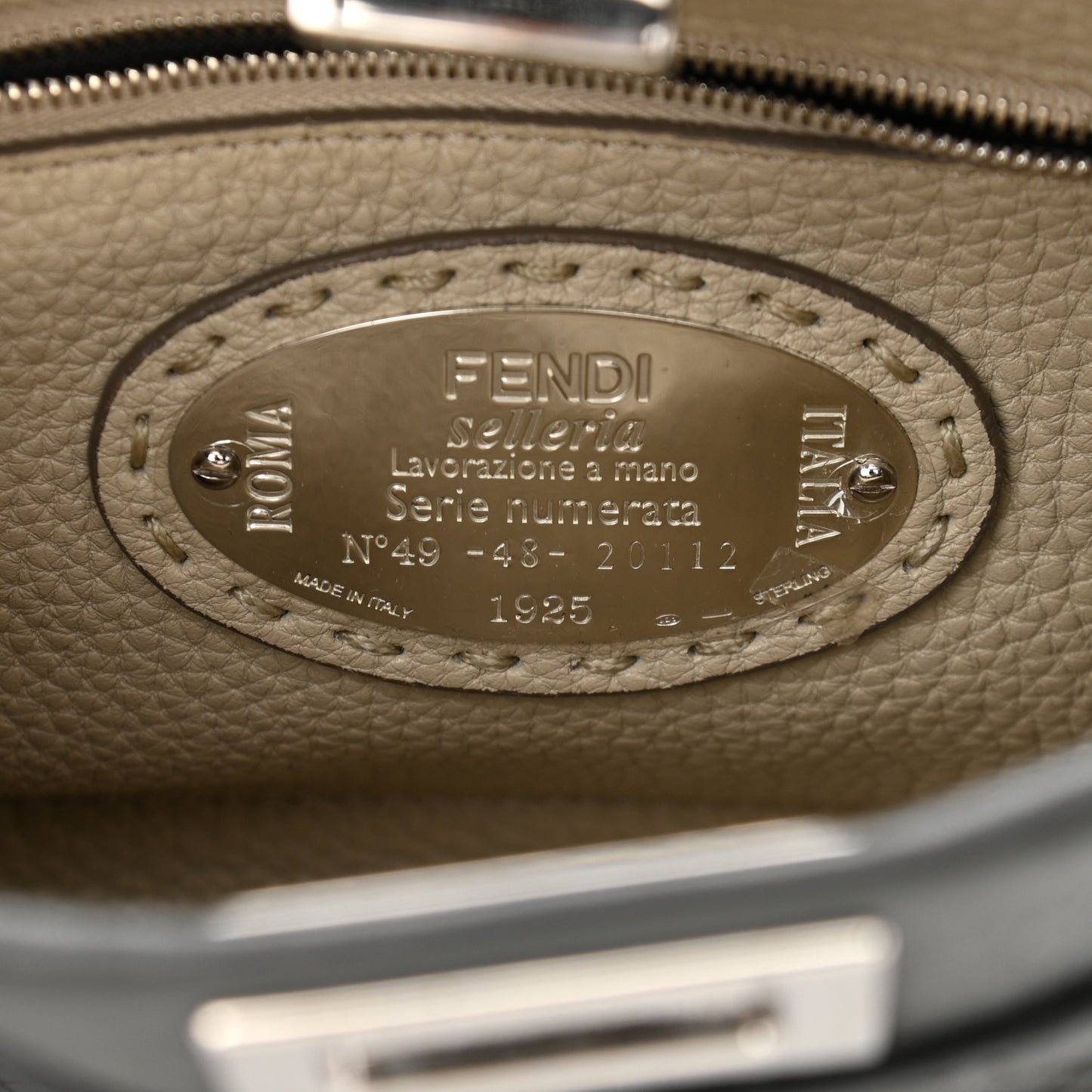 Cuoio Romano Selleria Bi-Color Mini Peekaboo Iconic Satchel Asfalto Latte