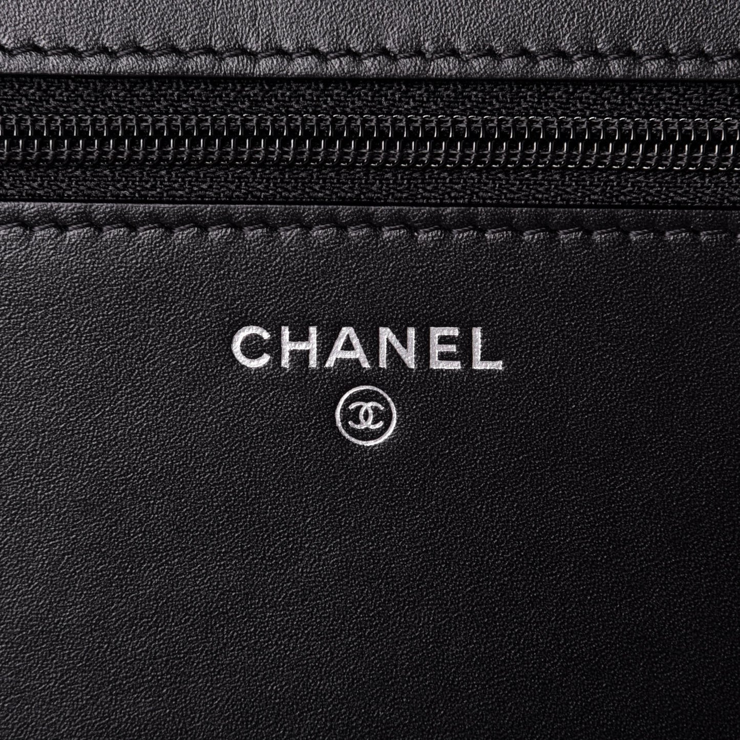 Calfskin Chain 20s Signe Wallet on Chain WOC Black