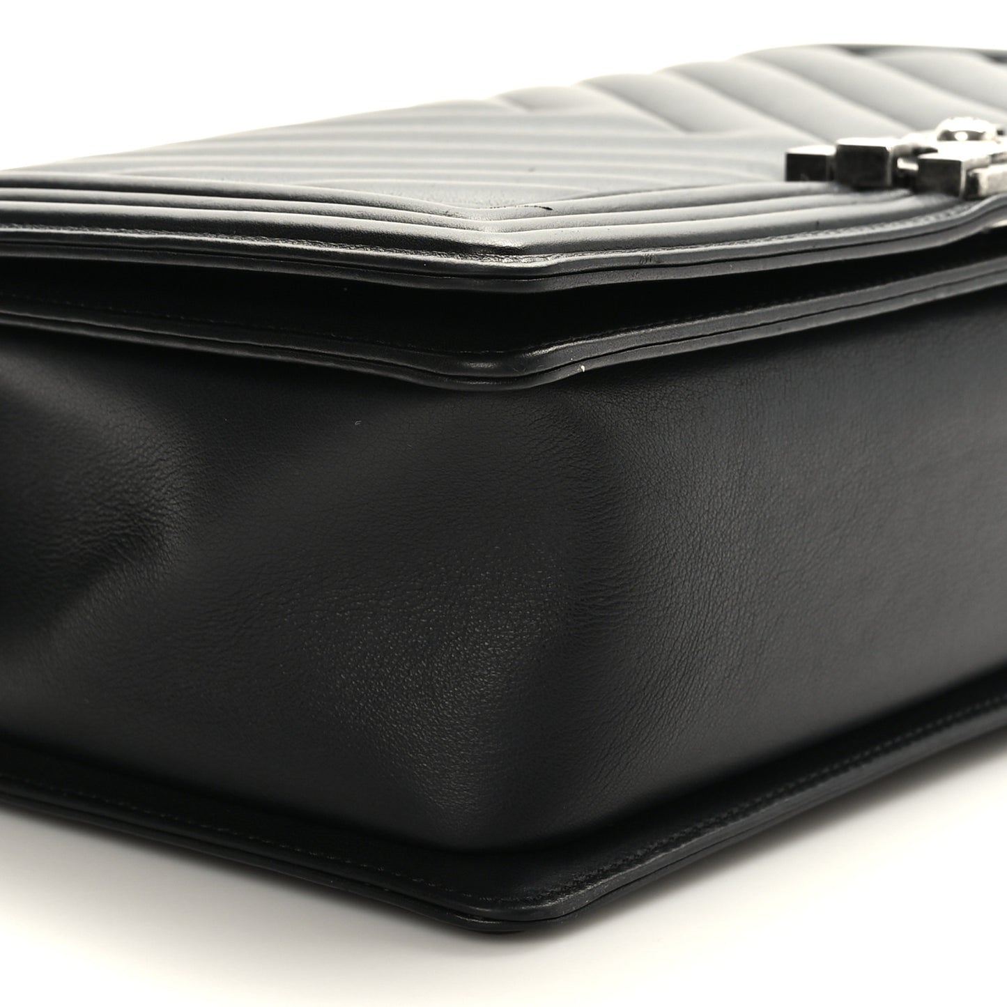 Lambskin Chevron Quilted New Medium Boy Flap Black