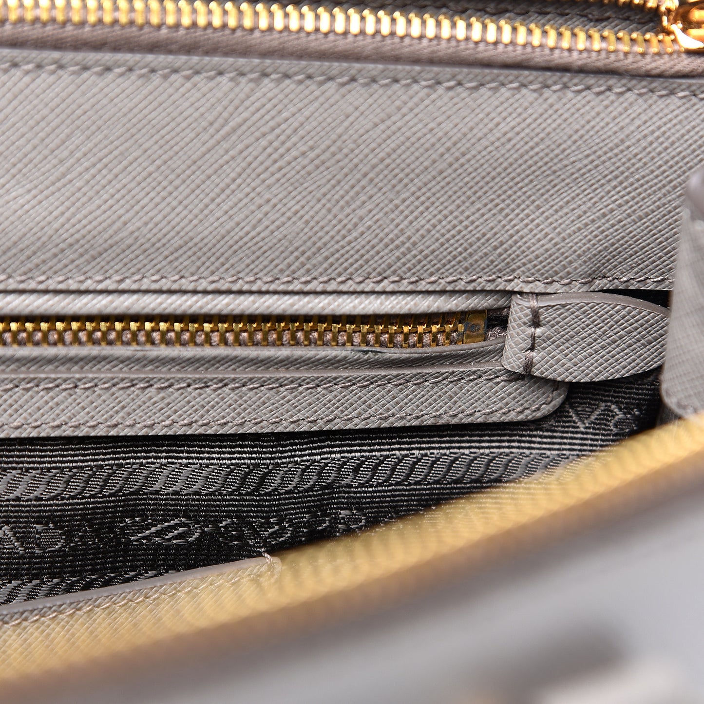 Saffiano Medium Galleria Double Zip Tote Argilla