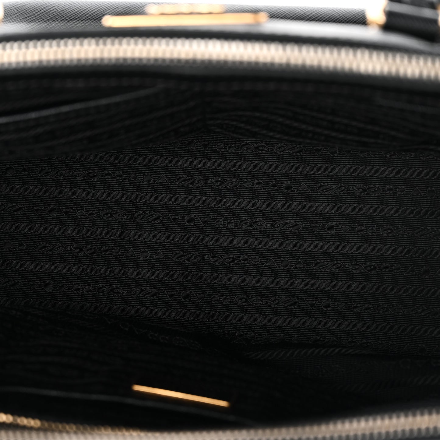 Saffiano Medium Galleria Double Zip Tote Black