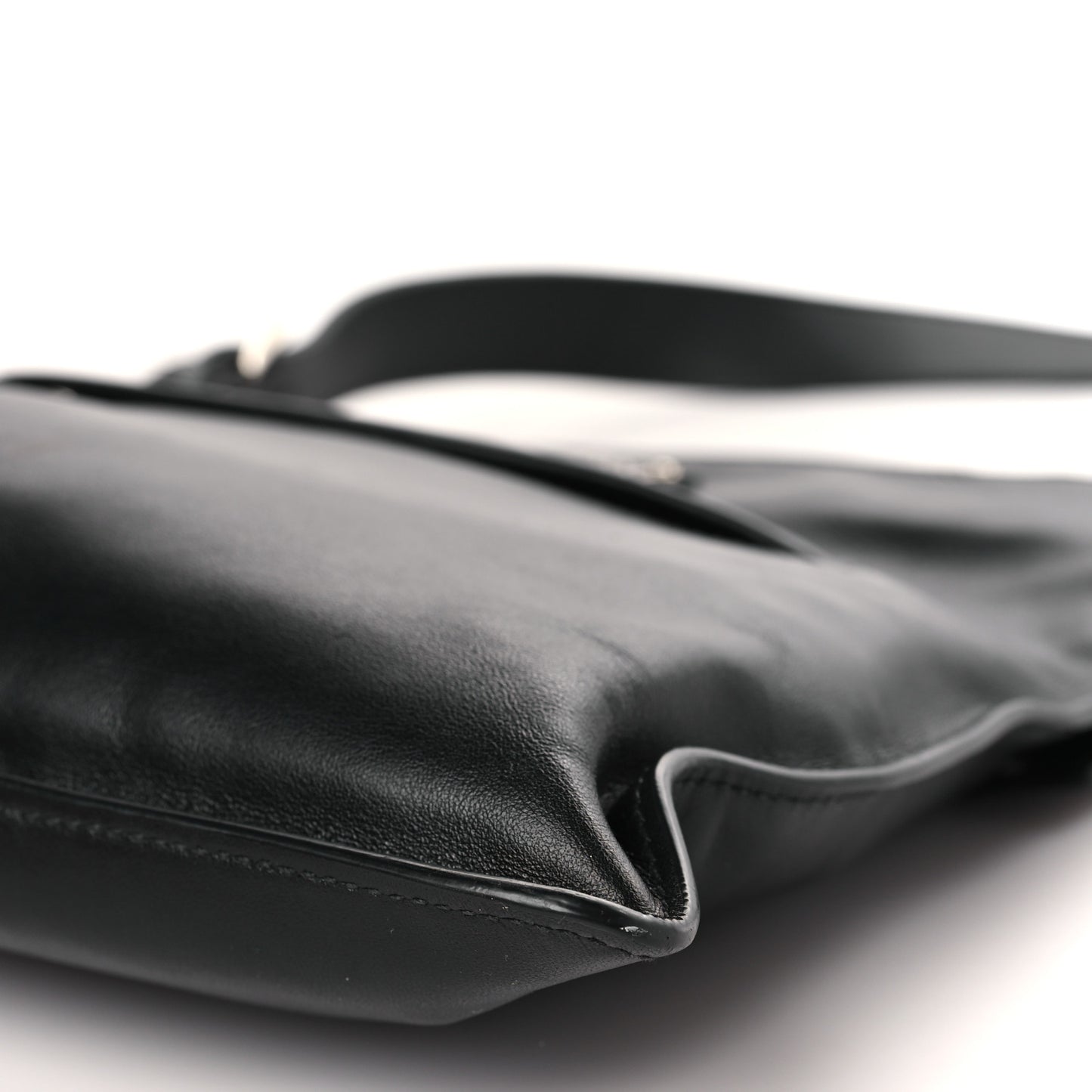 Soft Calf Flat Messenger Bag Black