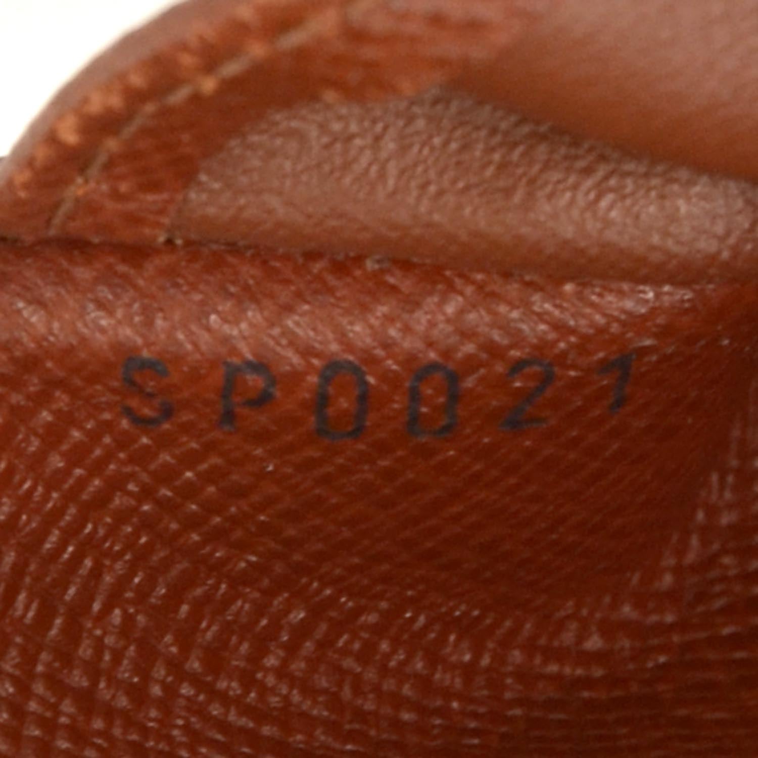 Louis Vuitton Monogram Small Ring Agenda 8 of 8