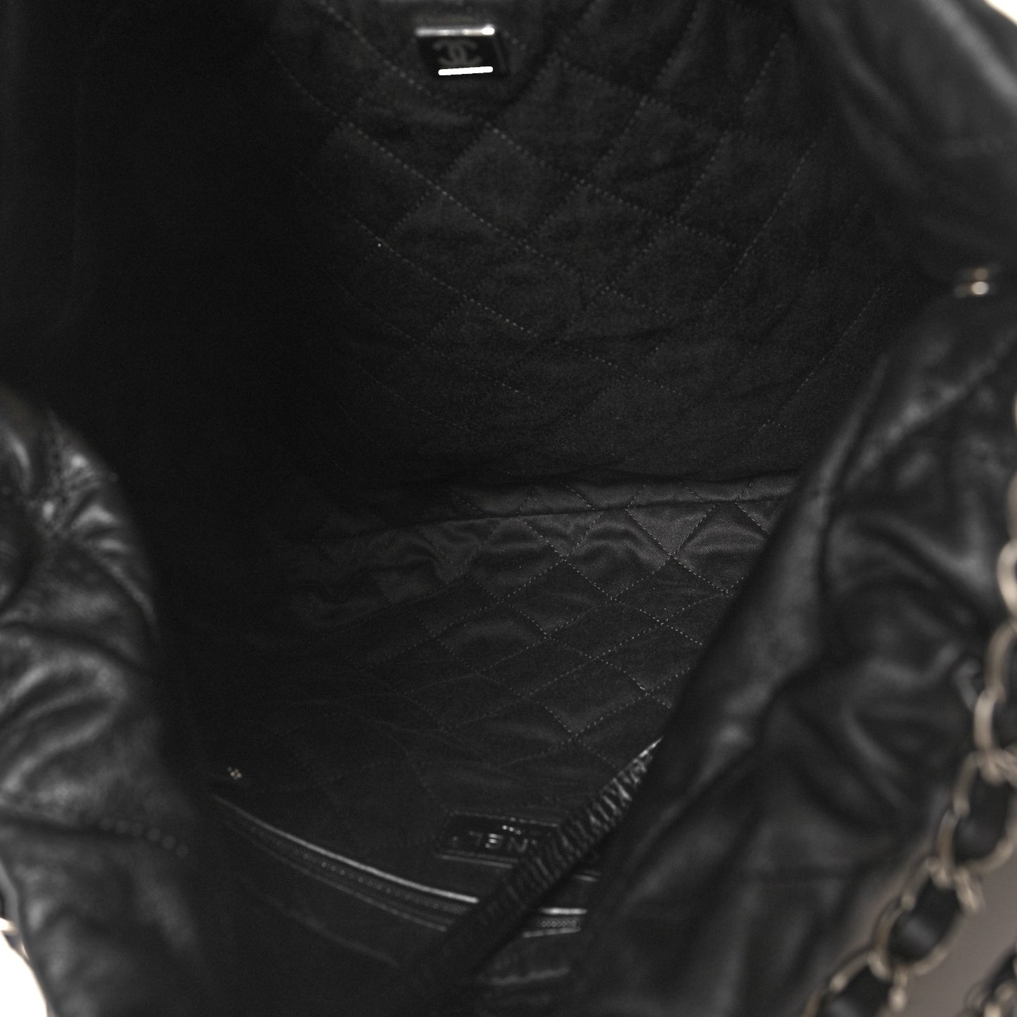 Shiny Calfskin Quilted Chanel 22 Black