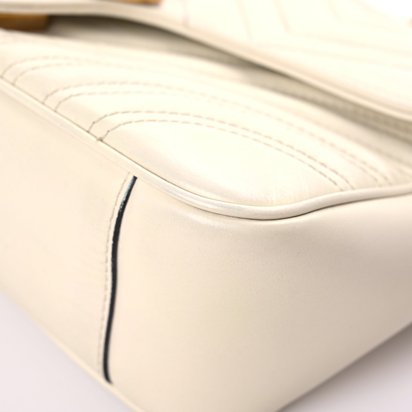 Calfskin Matelasse Small GG Marmont Shoulder Bag White