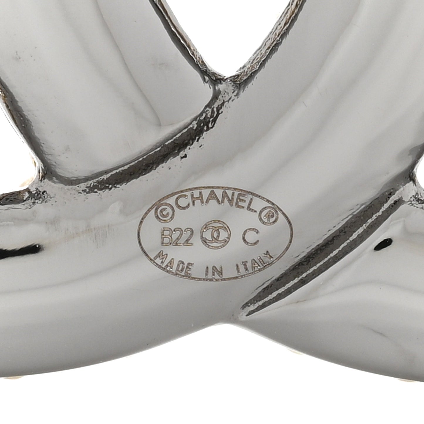 Metal Ruthenium CC Heart Brooch Gold