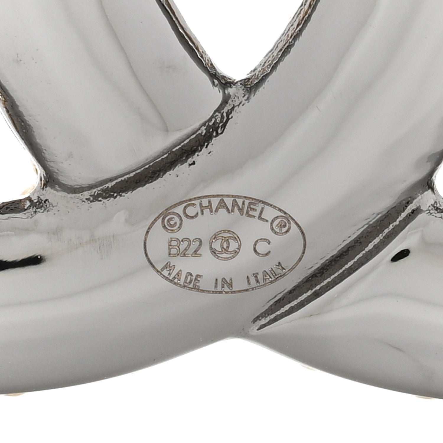 Chanel Metal Ruthenium CC Heart Brooch Gold 4 of 5