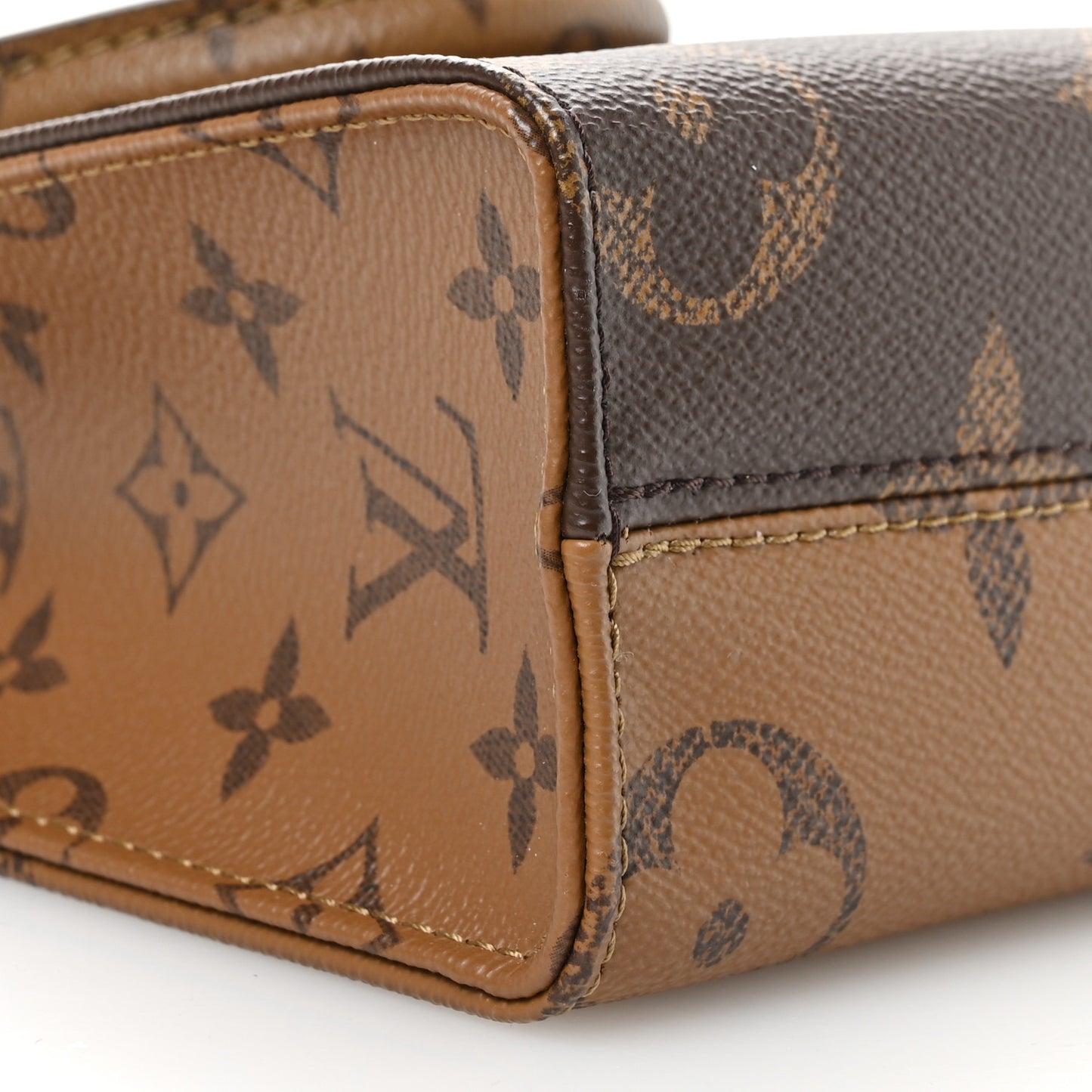 Reverse Monogram Giant Onthego BB