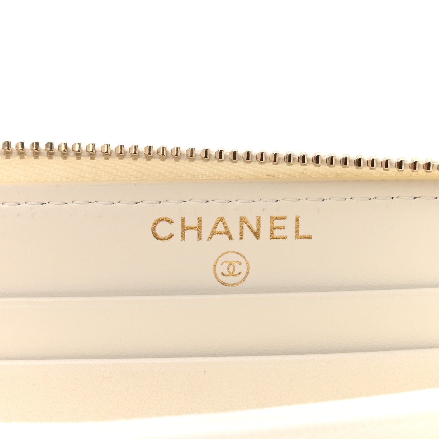 Caviar Quilted CC Medium Zip Around Wallet White