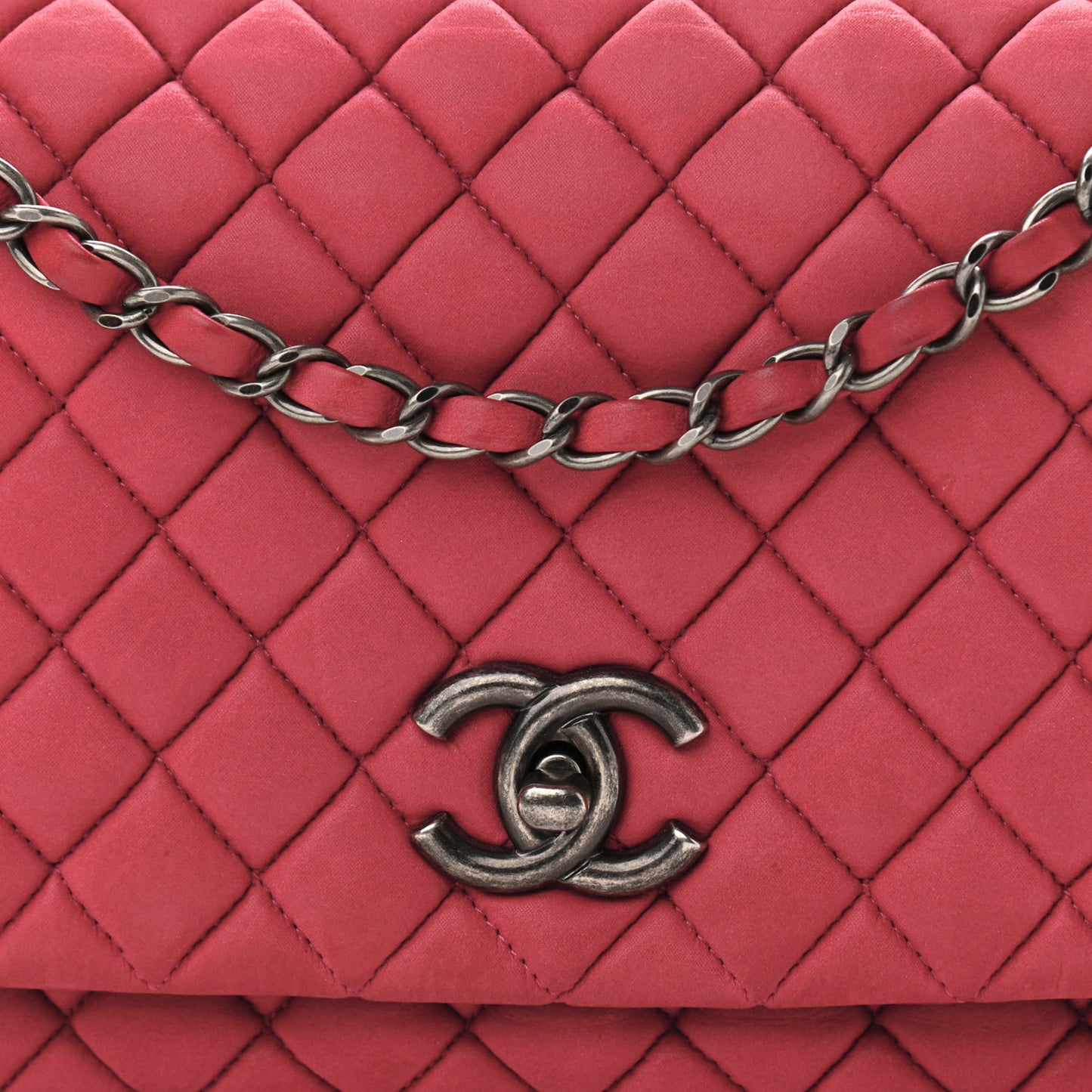 Iridescent Calfskin Small New Bubble Quilt Flap Fuchsia