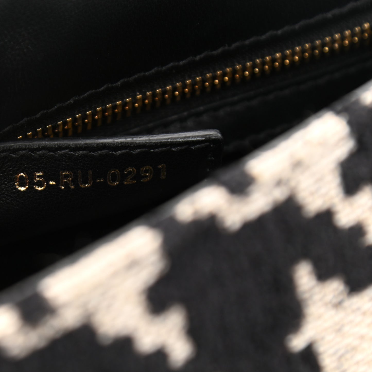 Technical Canvas Macro Houndstooth Medium Caro Bag Black White