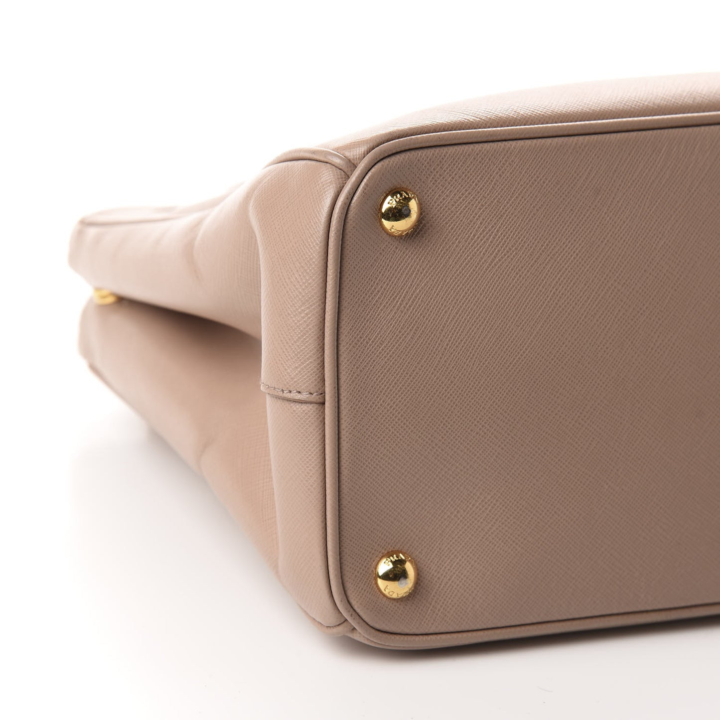 Saffiano Medium Galleria Double Zip Tote Cammeo