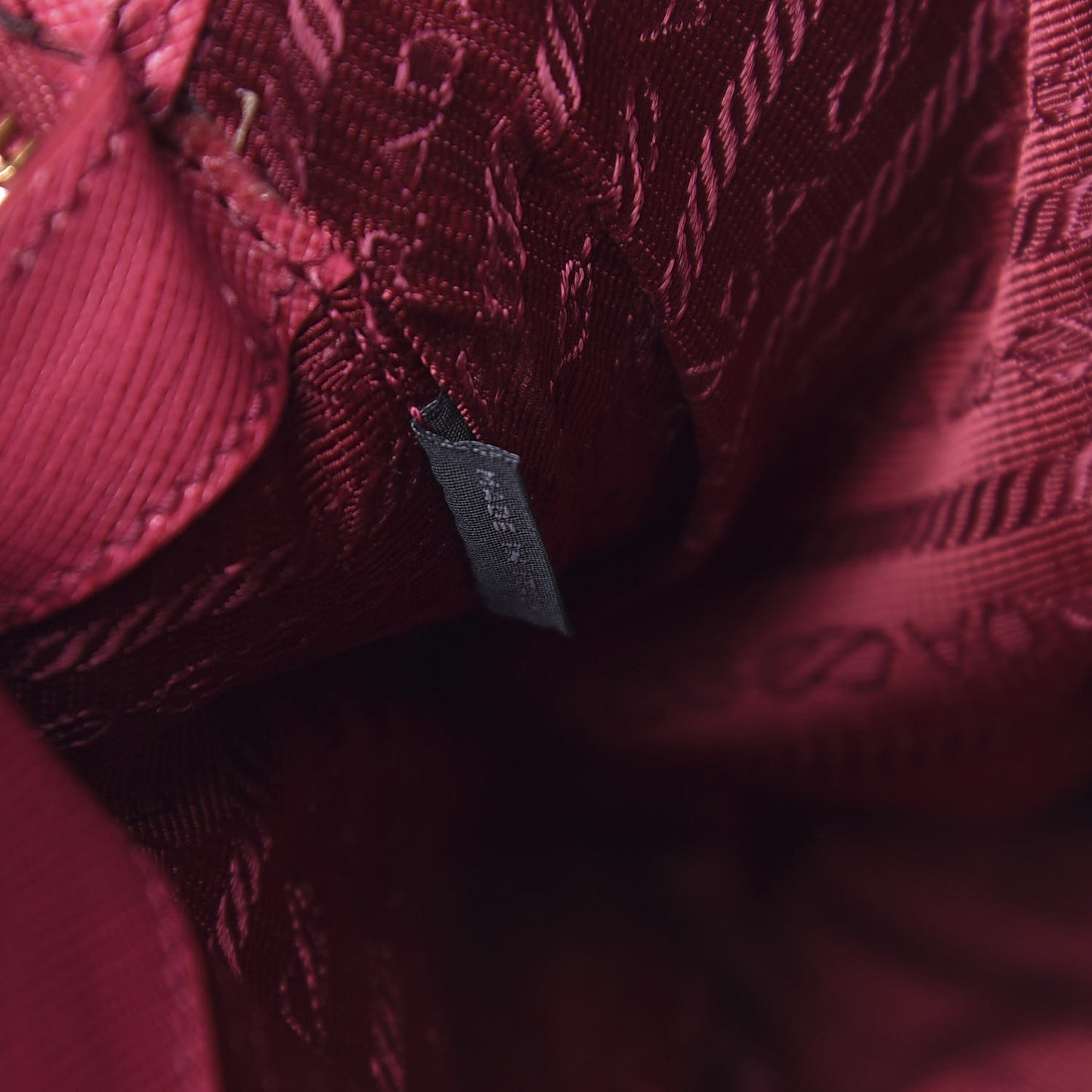Saffiano Lux Medium Promenade Tote Peonia