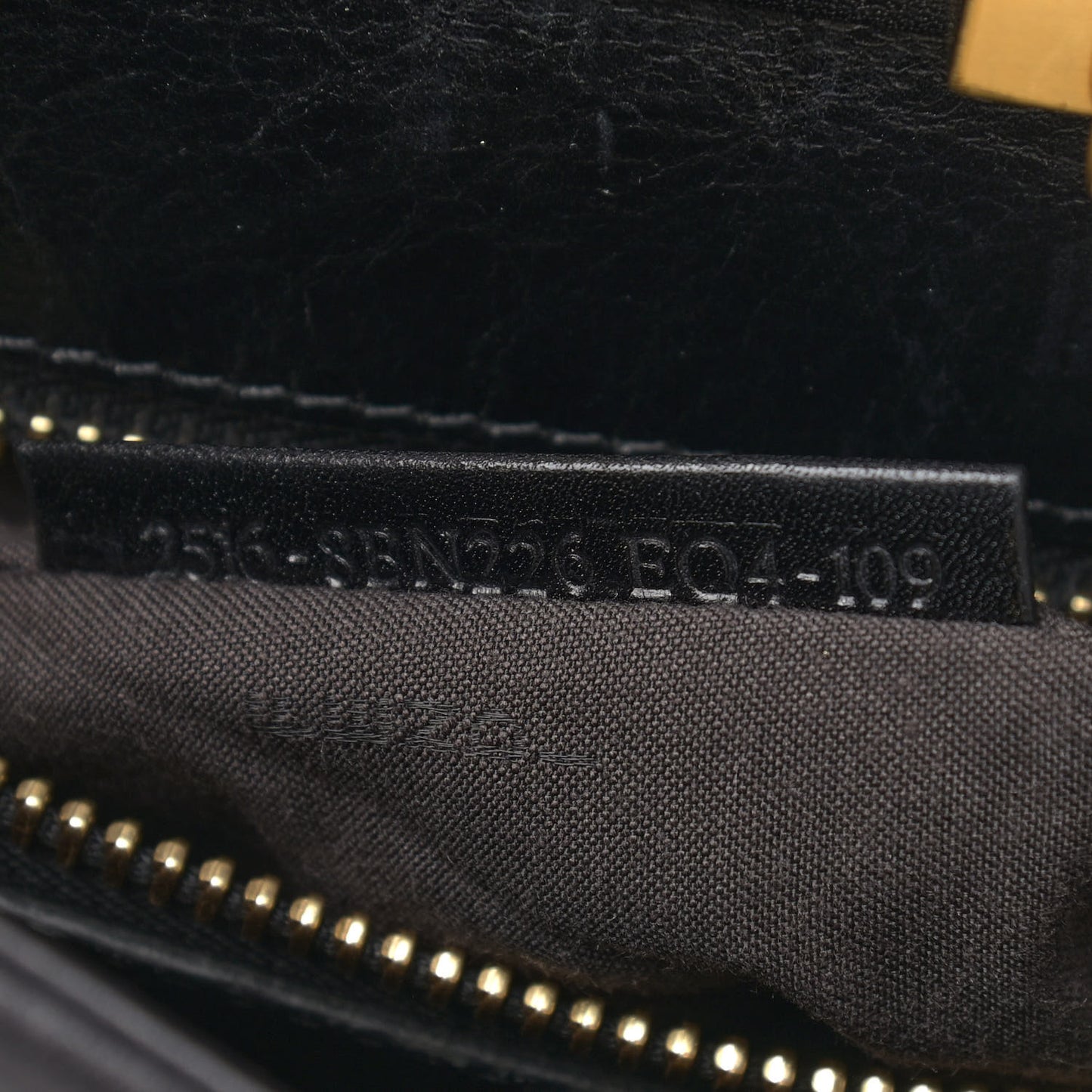 Vitello Saddle Medium Peekaboo Iconic Satchel Black