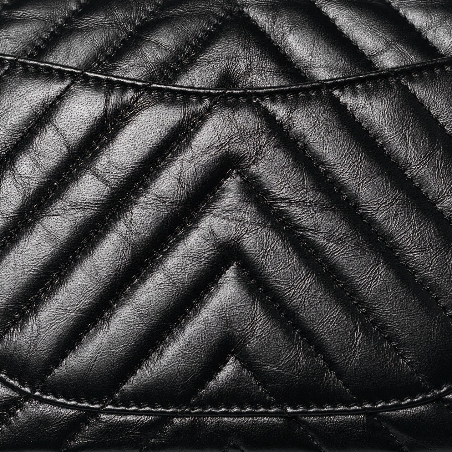 Aged Calfskin Chevron Quilted 2.55 Reissue 225 Flap So Black
