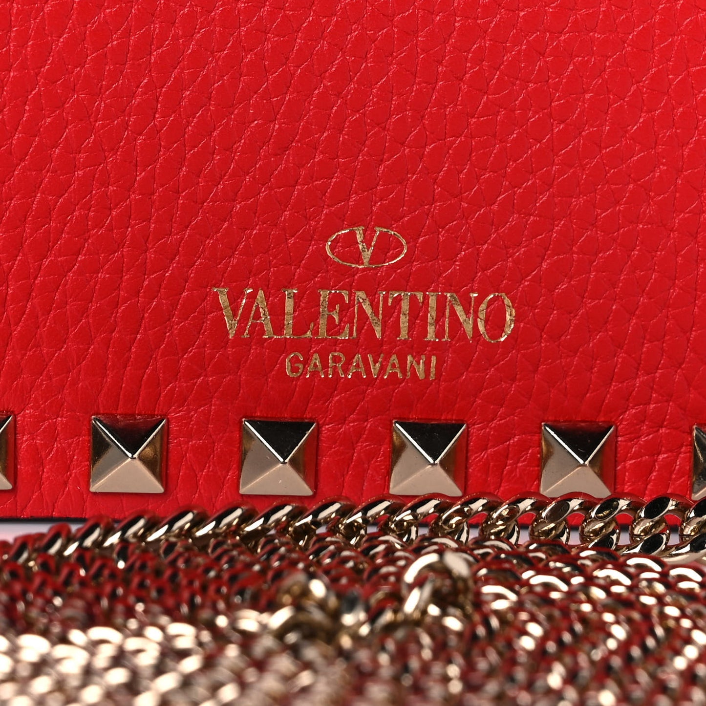 Pebbled Calfskin Rockstud Flap Wallet On Chain Rouge Pur