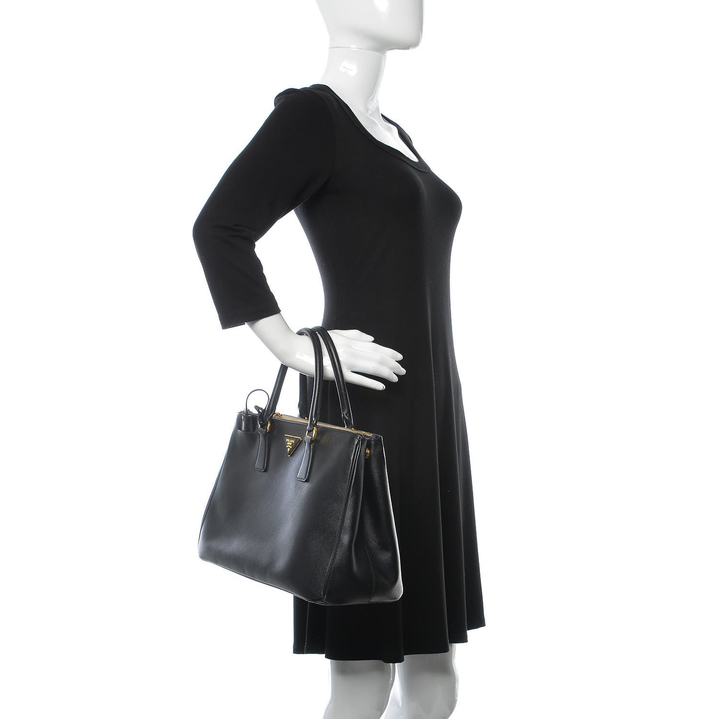 Saffiano Medium Galleria Double Zip Tote Black
